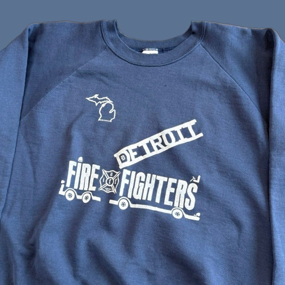 Fruit Of The Loom VINTAGE Detroit Firefighters Crewneck Sweatshirt XL Men Blue 90s Sweatshirt Pullover Crew Neck with Minor Marks Size US XL / EU 56 / 4 - 1 Thumbnail