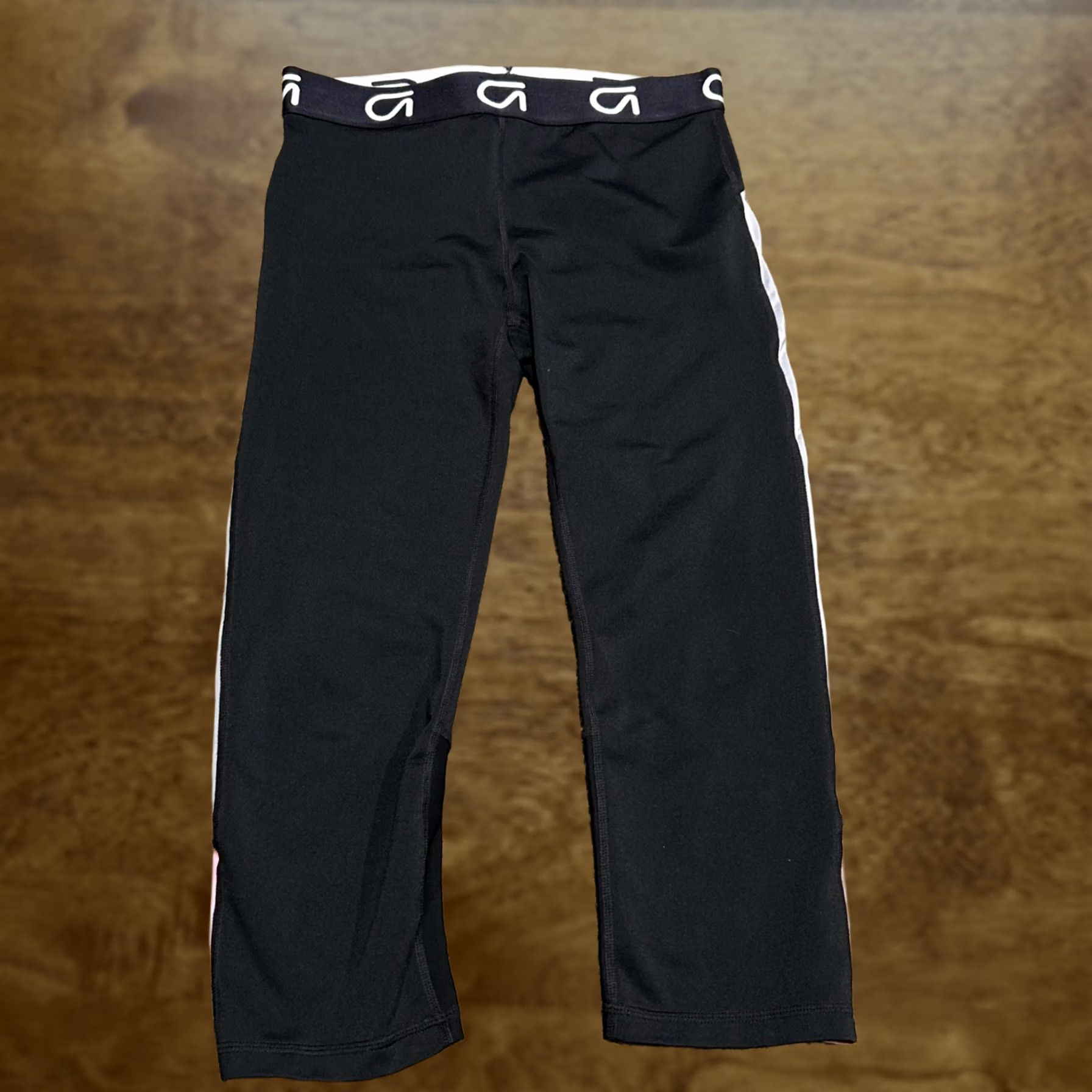 Gap Gap Fit Women’s M Black Capris Stretch Athletic Size ONE SIZE - 1 Thumbnail