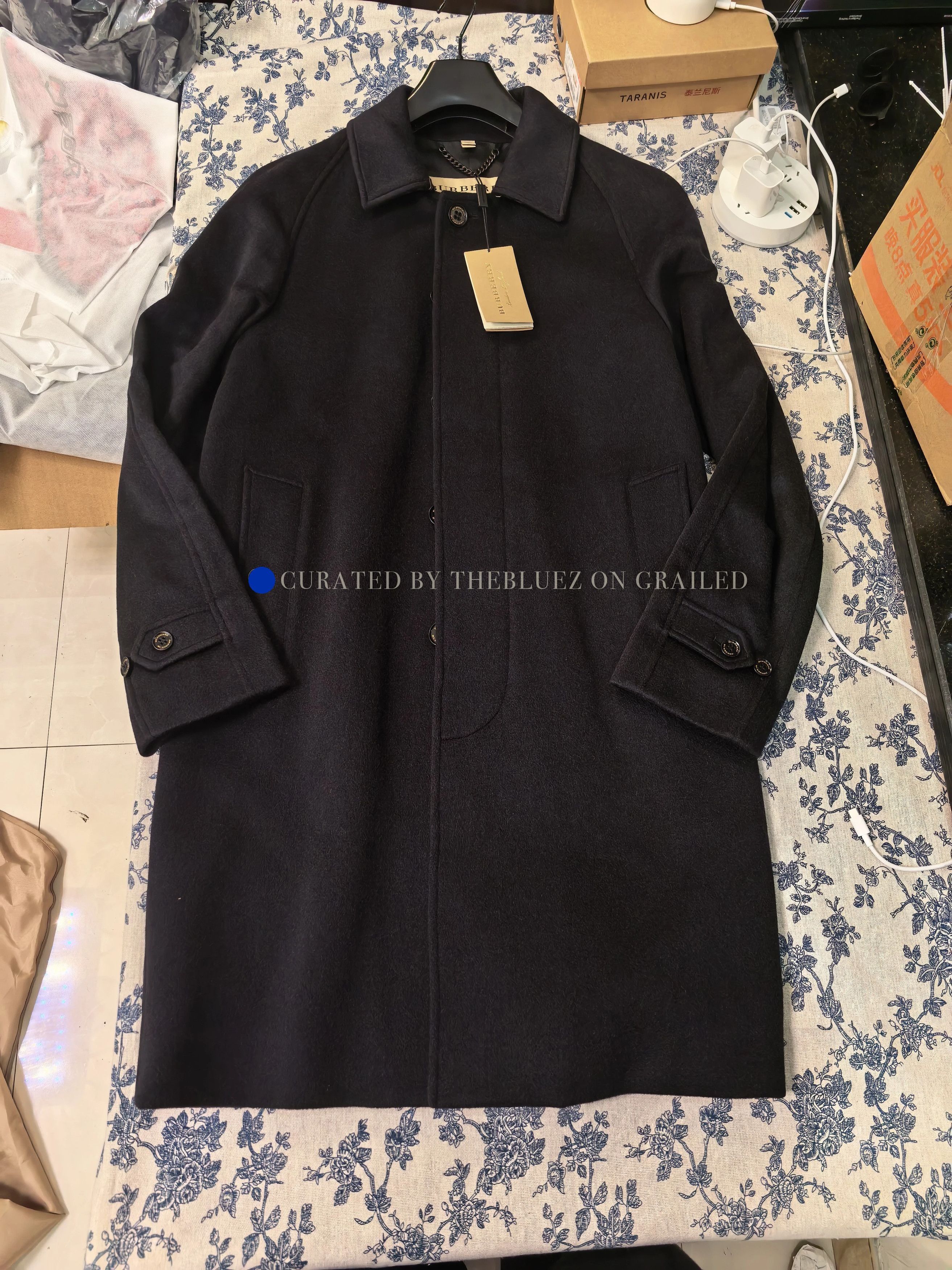 Burberry Classic Black Cashmere Balmacaan Coat Size US S / EU 44-46 / 1 - 1 Thumbnail