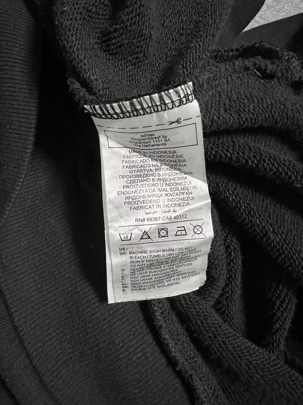 Adidas Adidas black hoodie L sweatshirt Size US L / EU 52-54 / 3 - 4 Thumbnail
