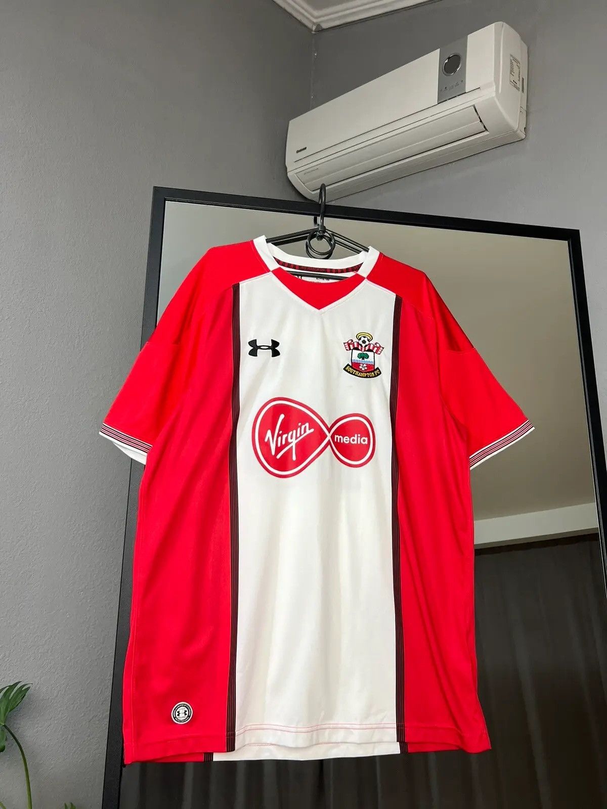 Other SOUTHAMPTON Charlie Austin 2017-18 Football Soccer Jersey Size US XL / EU 56 / 4 - 1 Thumbnail