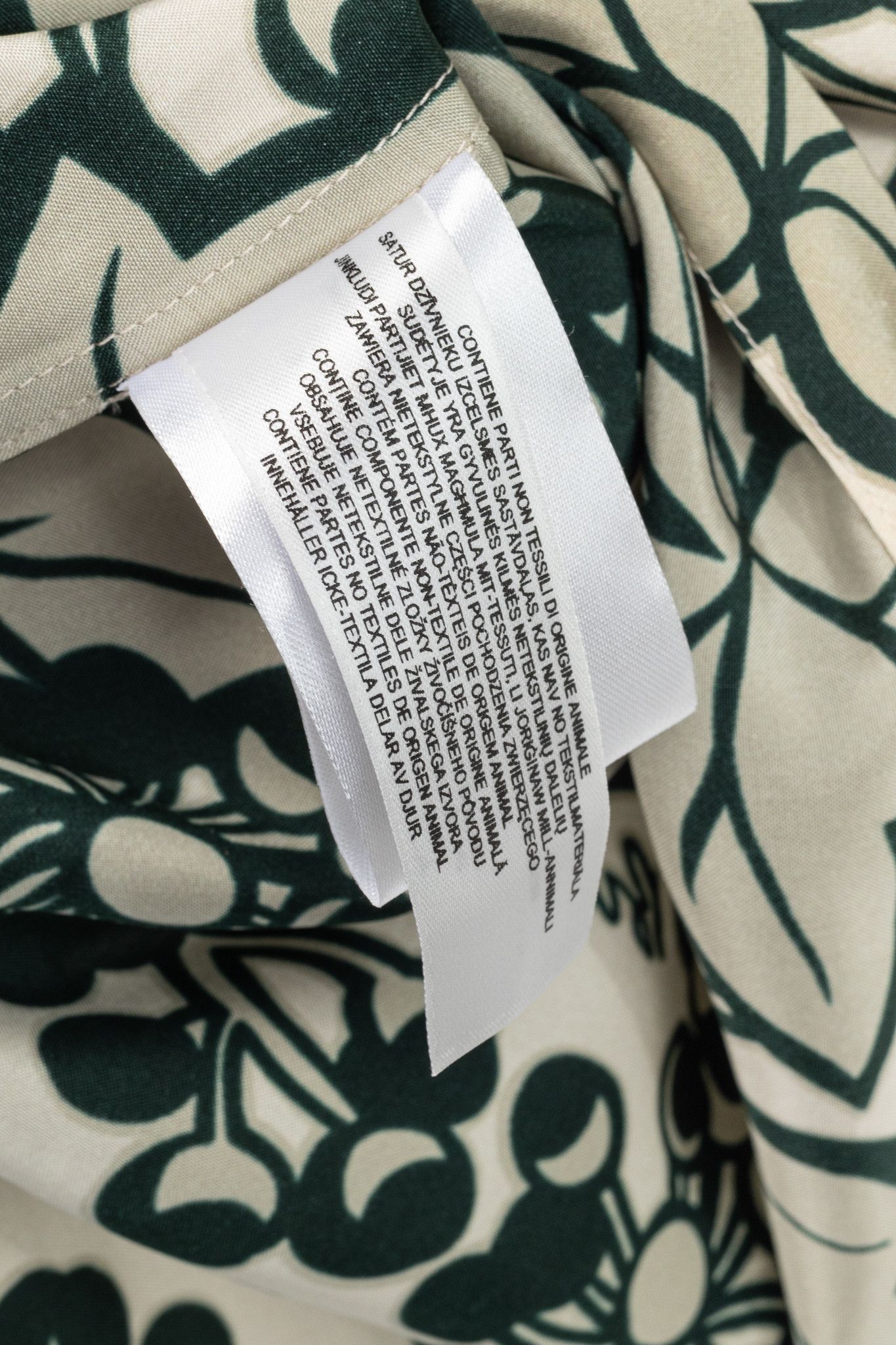 Burberry Burberry Safari Silk Ivy-Print Buttoned Shirt Size S / US 4 / IT 40 - 9 Thumbnail
