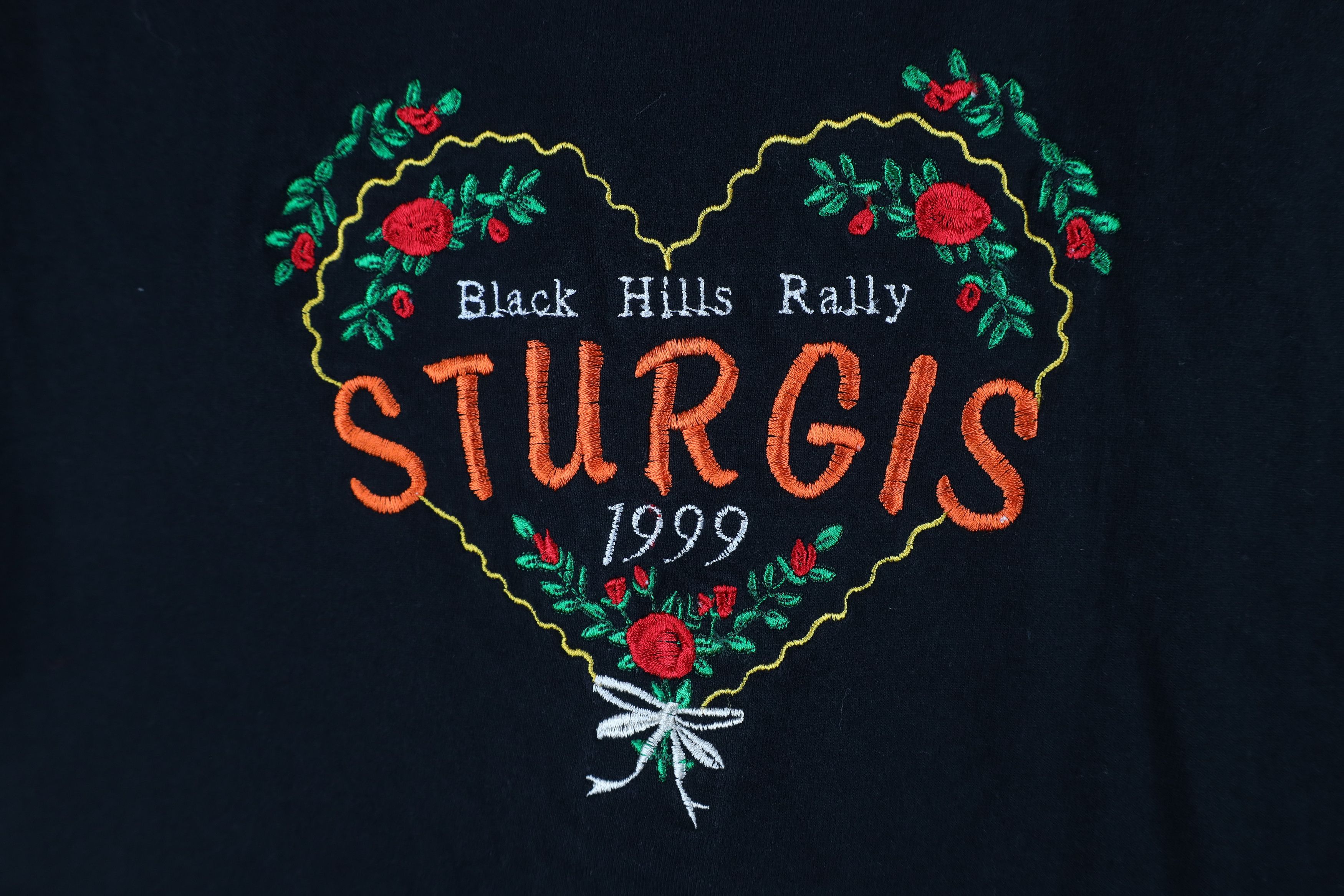 Vintage Vintage 90s Sturgis Hills Bike Rally Heart Flower T-Shirt Size L / US 10 / IT 46 - 4 Thumbnail
