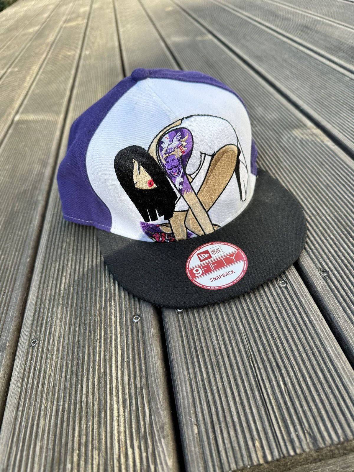 New Era × tokidoki TKDK Tokidoki 9Fifty New Era Tattoo Girl Spades Hat Size ONE SIZE - 2 Thumbnail