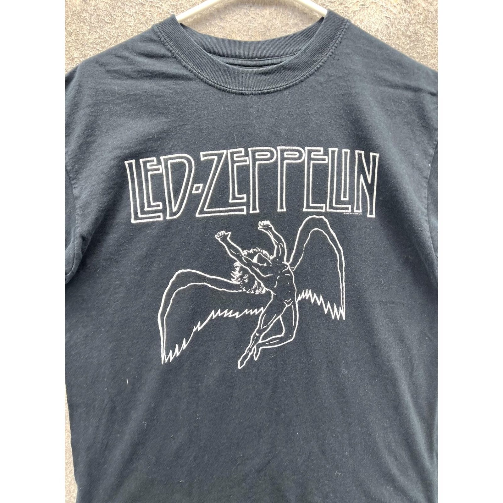 Gildan Led Zeppelin Mens Shirt M Black Graphic Tee Gildan Heavy Cotton Rock Band Short Sleeve Crew Neck Size US M / EU 48-50 / 2 - 7 Thumbnail