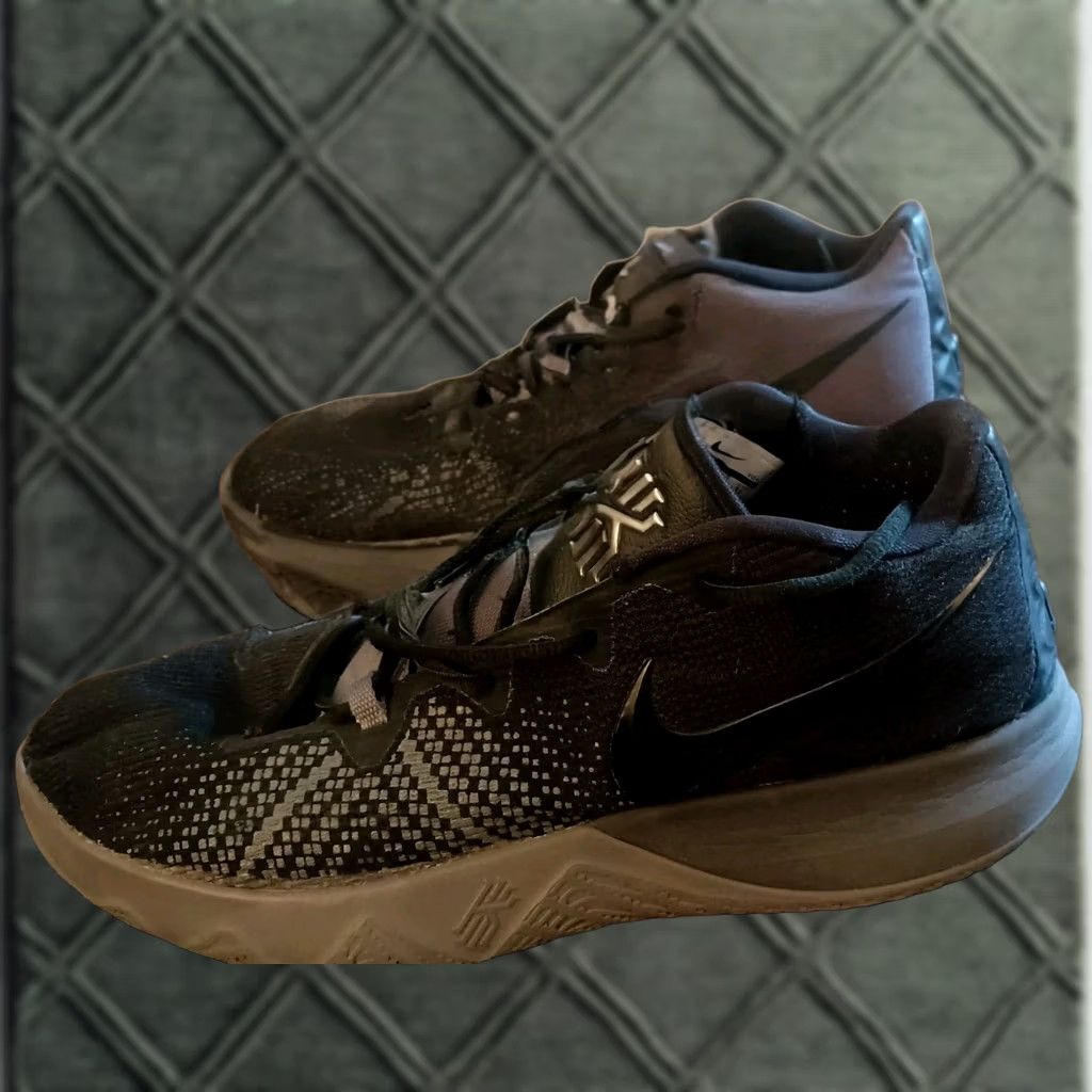 Nike Nike Kyrie Flytrap Sneakers Men's Size 13 Black Thunder Gray lace up As Is Size US 12 / EU 45 - 1 Thumbnail