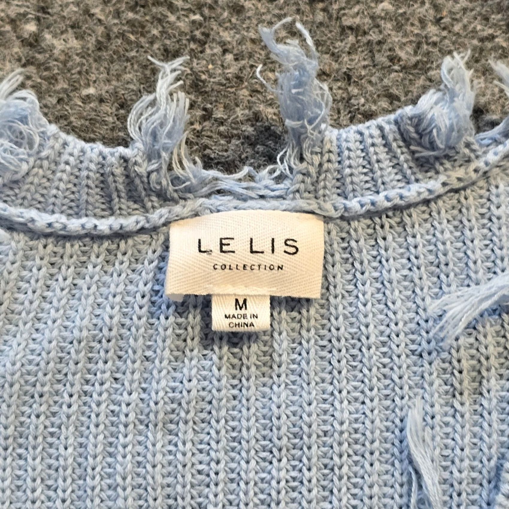 Vintage Le Lis Sweater Womens Size M Blue Distressed Raw Hem Long Sleeve Casual Pullover V-Neck Knit Cotton Regular Classic Knitting Winter Fall Fashion Shirt Size M / US 6-8 / IT 42-44 - 3 Thumbnail