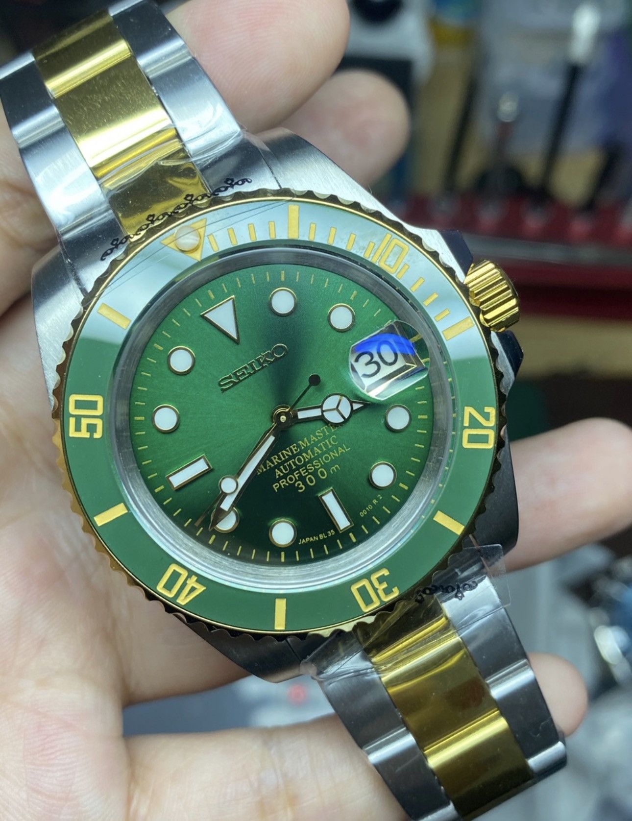 Japanese Brand Seiko Mod Submariner Date Hulk Green Dial Gold Steel Watch Size ONE SIZE - 2 Thumbnail