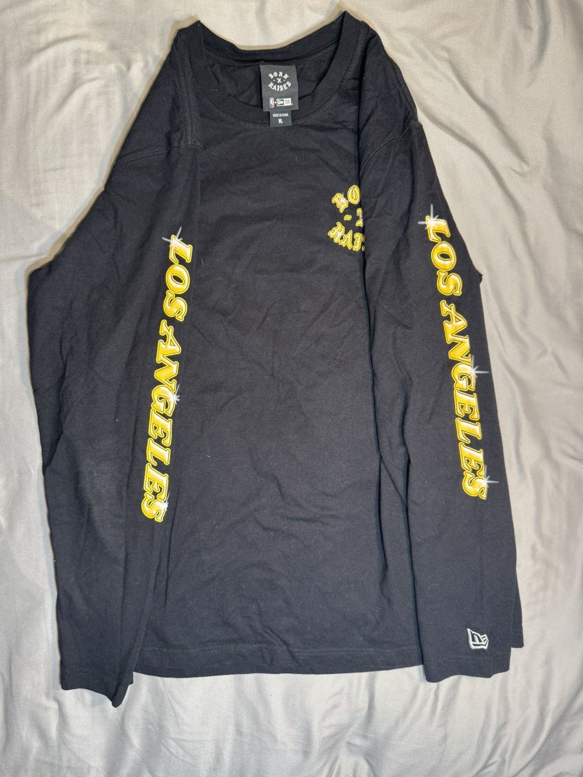 Born X Raised × New Era BORN X RAISED LAKERS SPRAY PAING LONG SLEEVE Size US XL / EU 56 / 4 - 5 Thumbnail