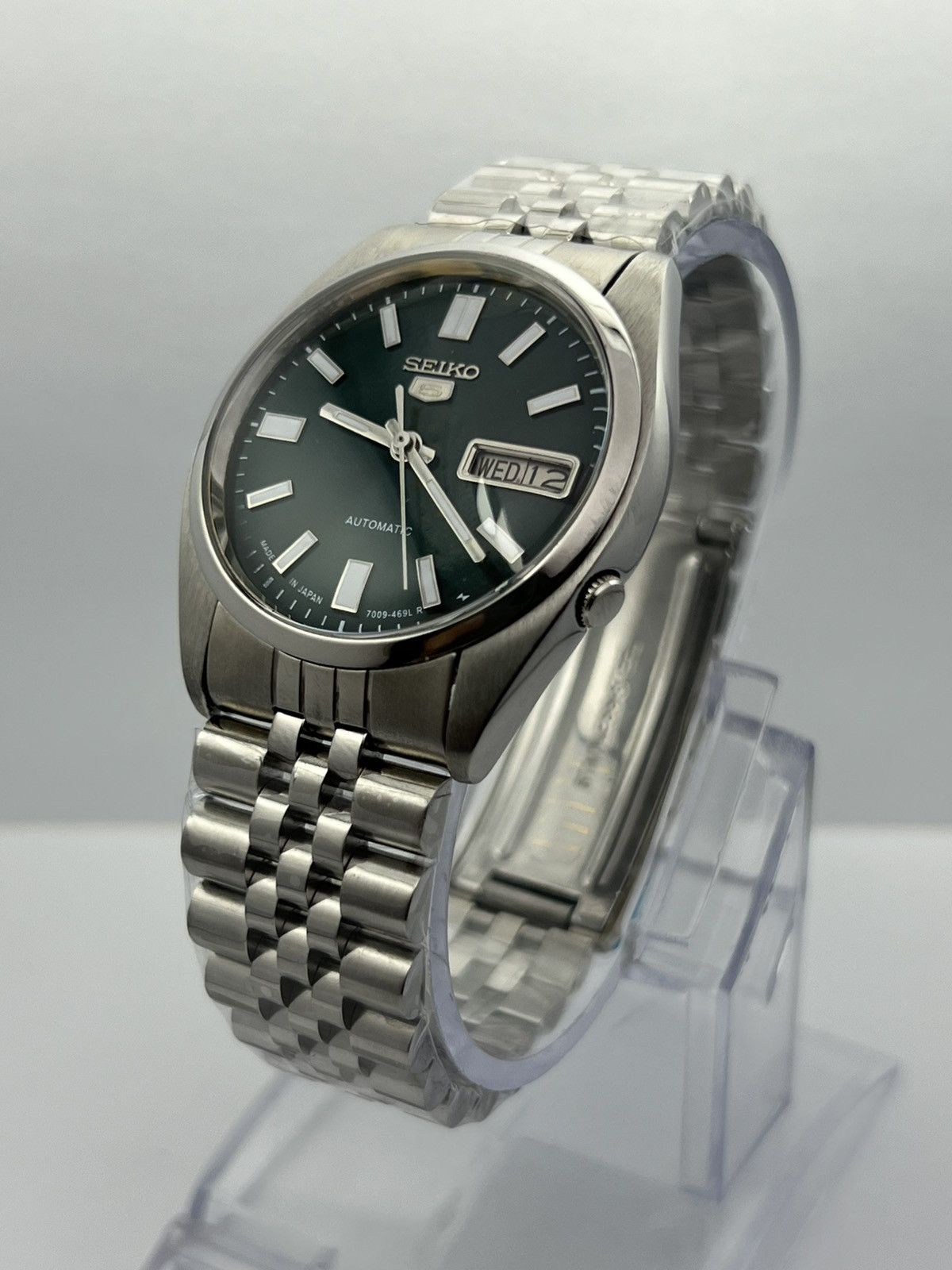 Seiko Seiko 5 Automatic Baton Dial Wrist Watch Day/Date Japan Size 36 - 12 Thumbnail
