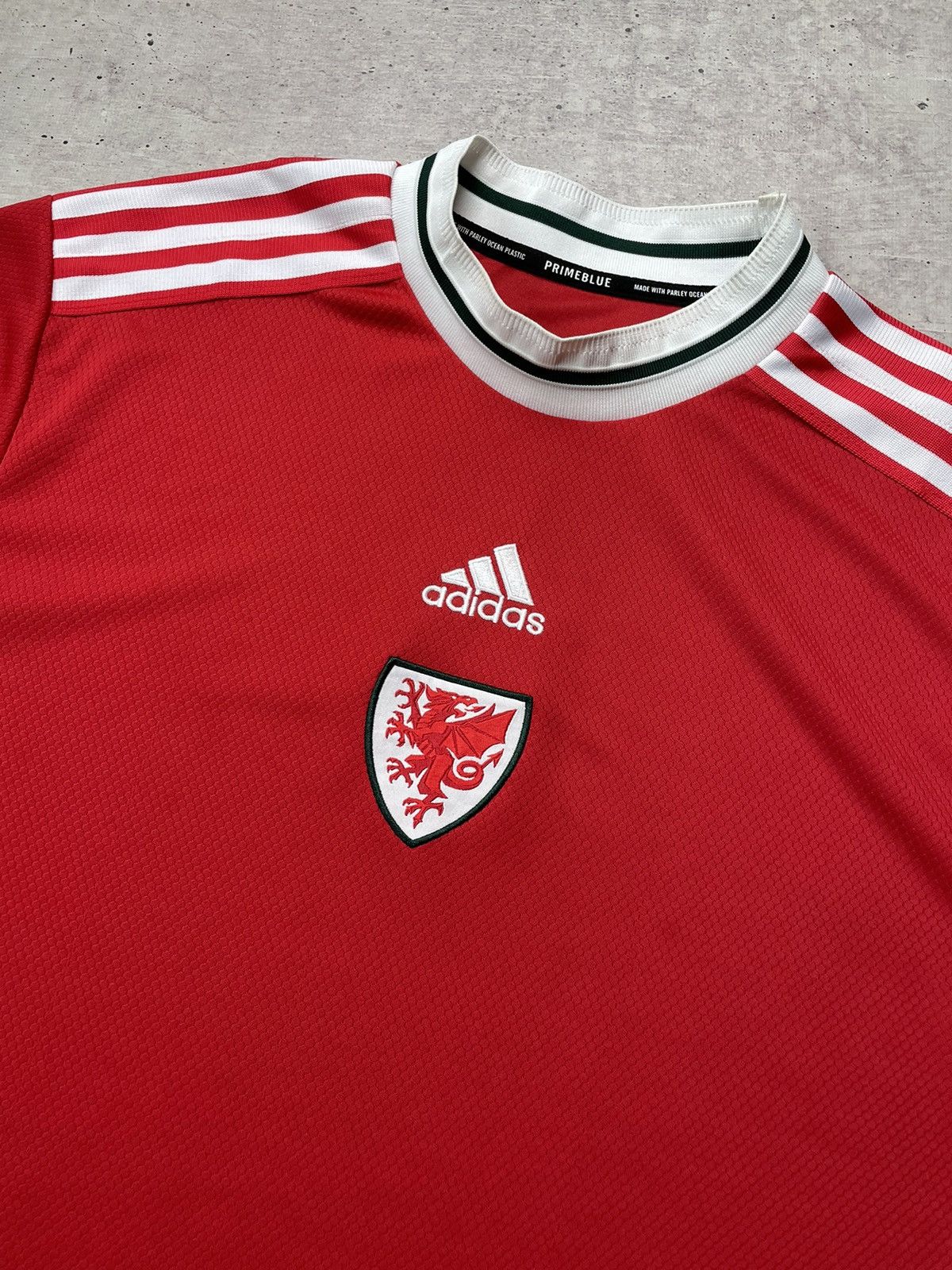 Adidas Adidas Wales 22/2023 kit centre logo Size US L / EU 52-54 / 3 - 4 Thumbnail