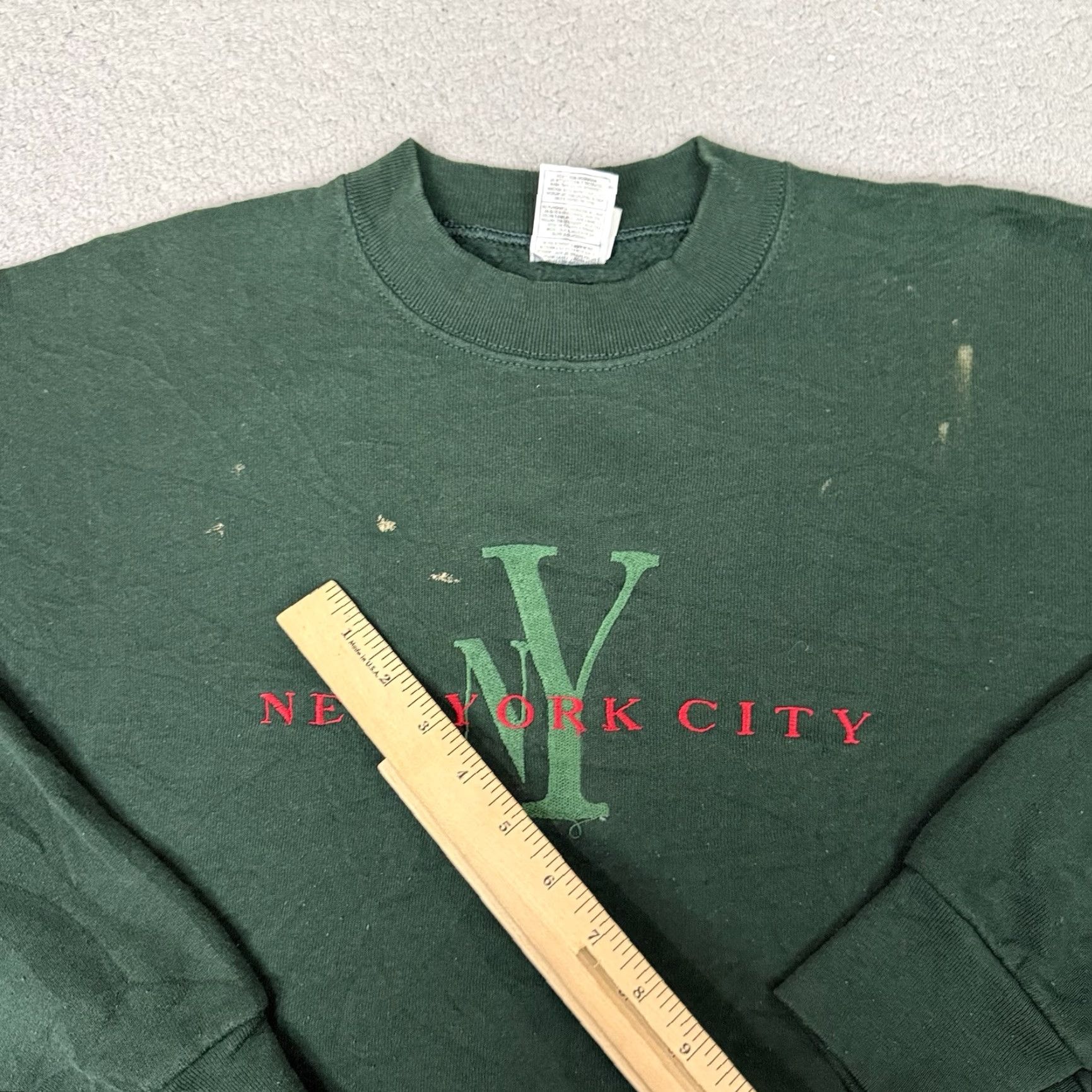 Fruit Of The Loom VINTAGE Fruit of the Loom Sweatshirt Unisex Adults L Green Embroidered NYC 80s 90s USA Size US L / EU 52-54 / 3 - 6 Thumbnail