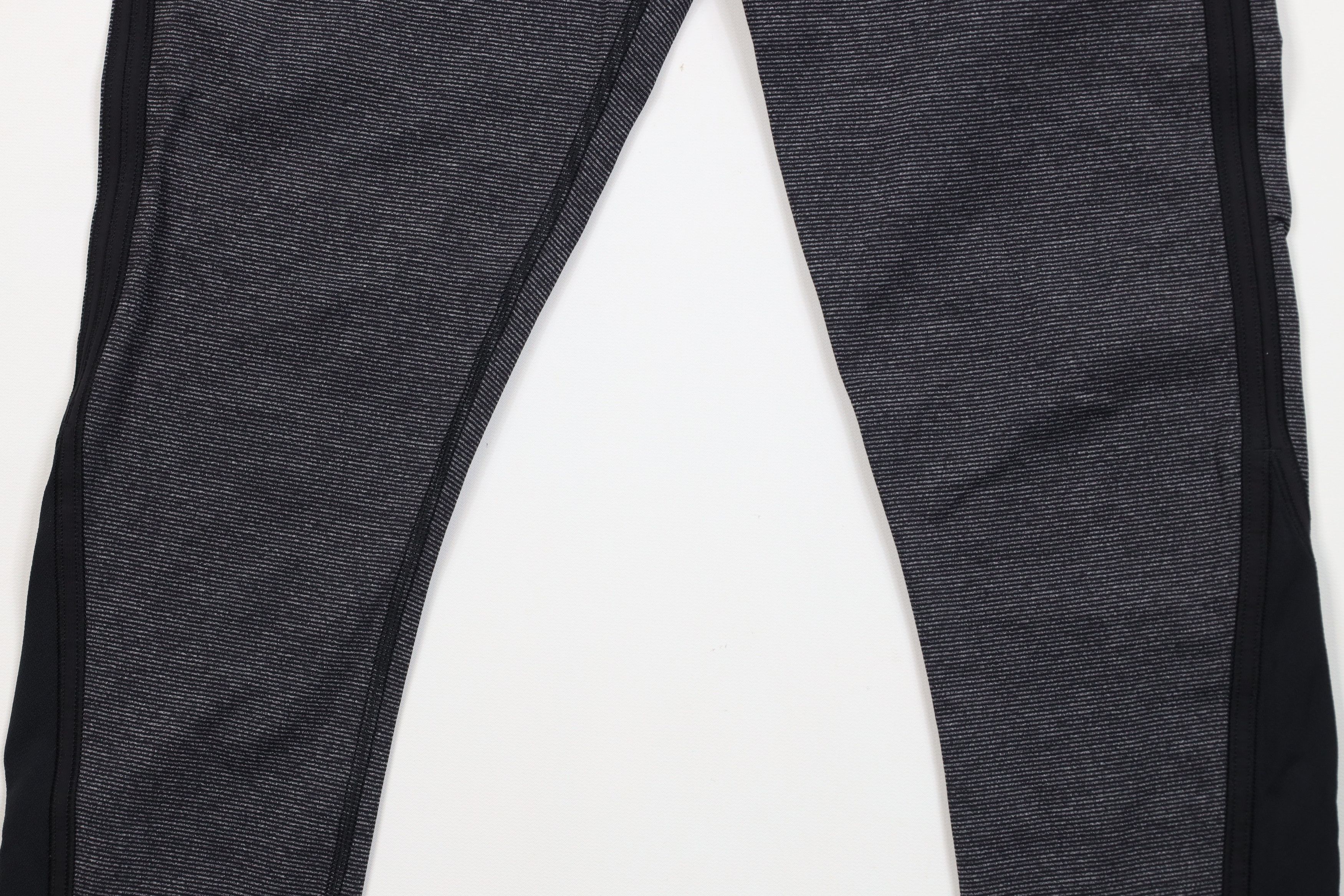 Lululemon Lululemon Under Tuxedo Striped Cropped Tights Yoga Pants Size 30" / US 8 / IT 44 - 3 Thumbnail