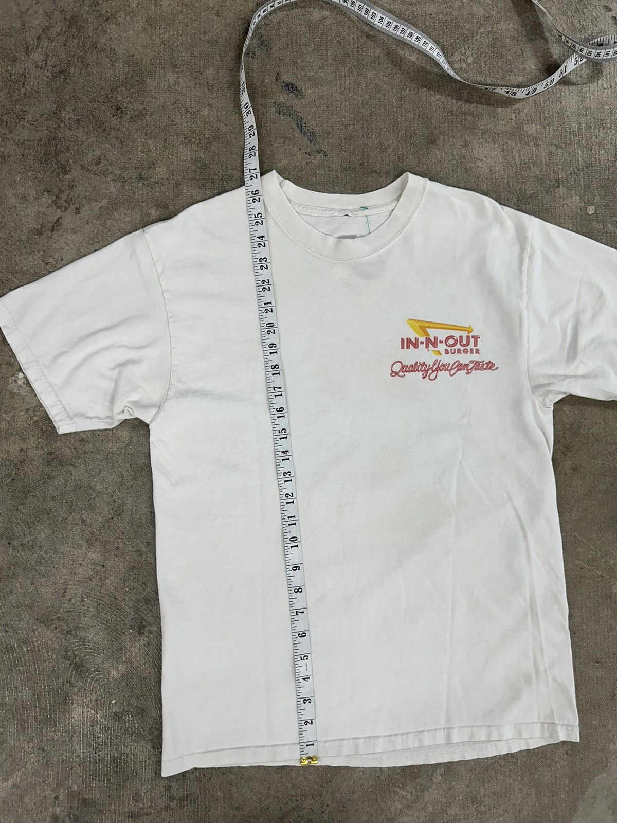 Vintage Crazy Y2K In N Out Burgers Mullet Promo T-Shirt Size US S / EU 44-46 / 1 - 9 Thumbnail