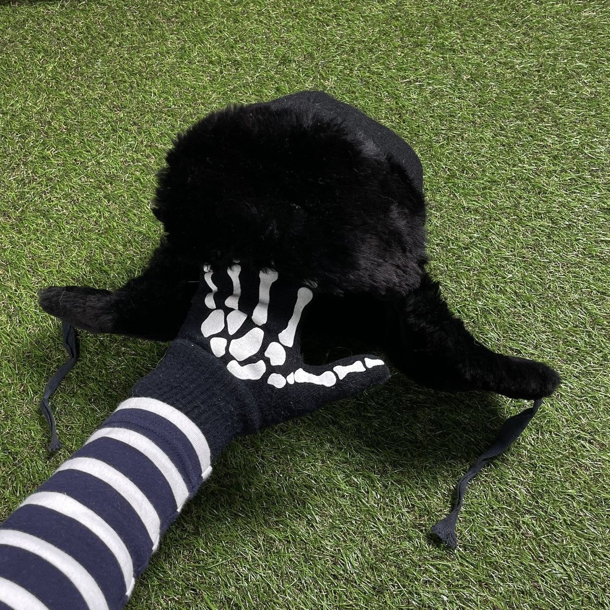 Vintage Vintage Y2K Black Furry Beanie Skeleton Hand Alt Grunge OS Size ONE SIZE - 1 Thumbnail