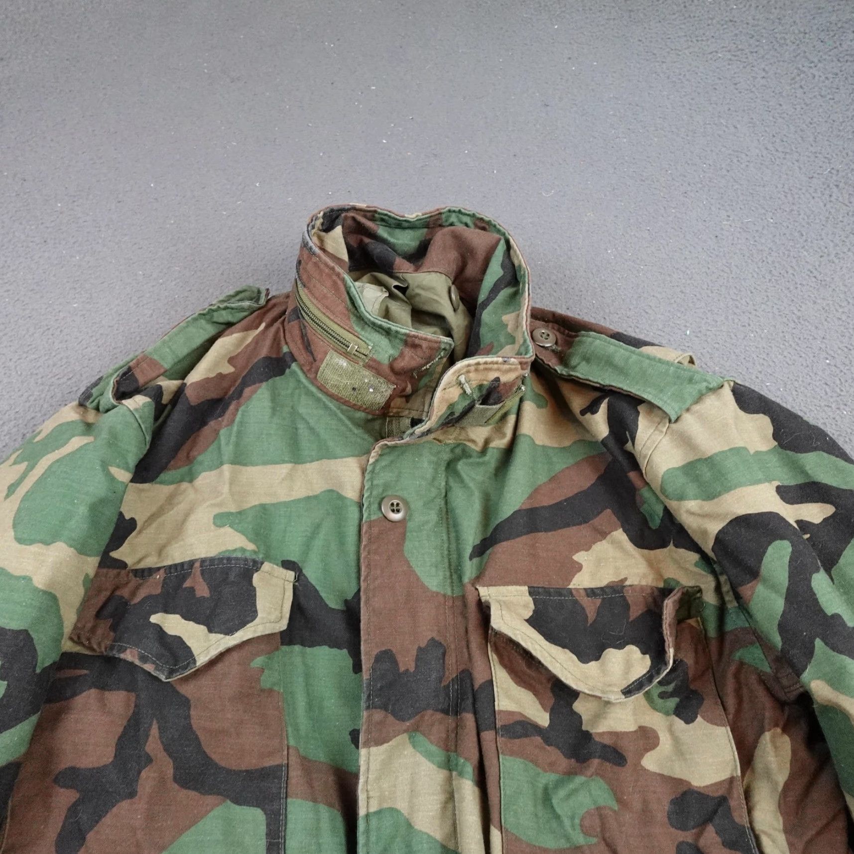 Vintage VINTAGE So-Sew Styles, Inc. COAT Military Field Camouflage Pattern Green Cotton Blend Lined Stand-Up Collar Zip Full-Front Pockets Mens Medium Size US M / EU 48-50 / 2 - 4 Thumbnail