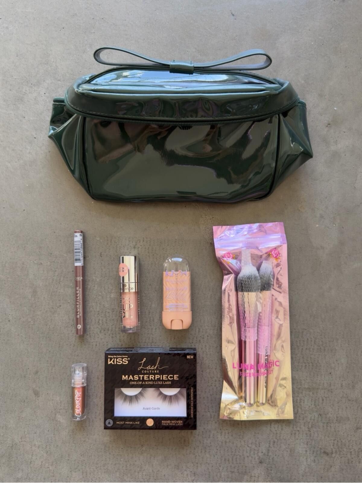 Other Makeup Bundle / Full Size Set 7pc w Cosmetic Bag / Green Size ONE SIZE - 1 Thumbnail