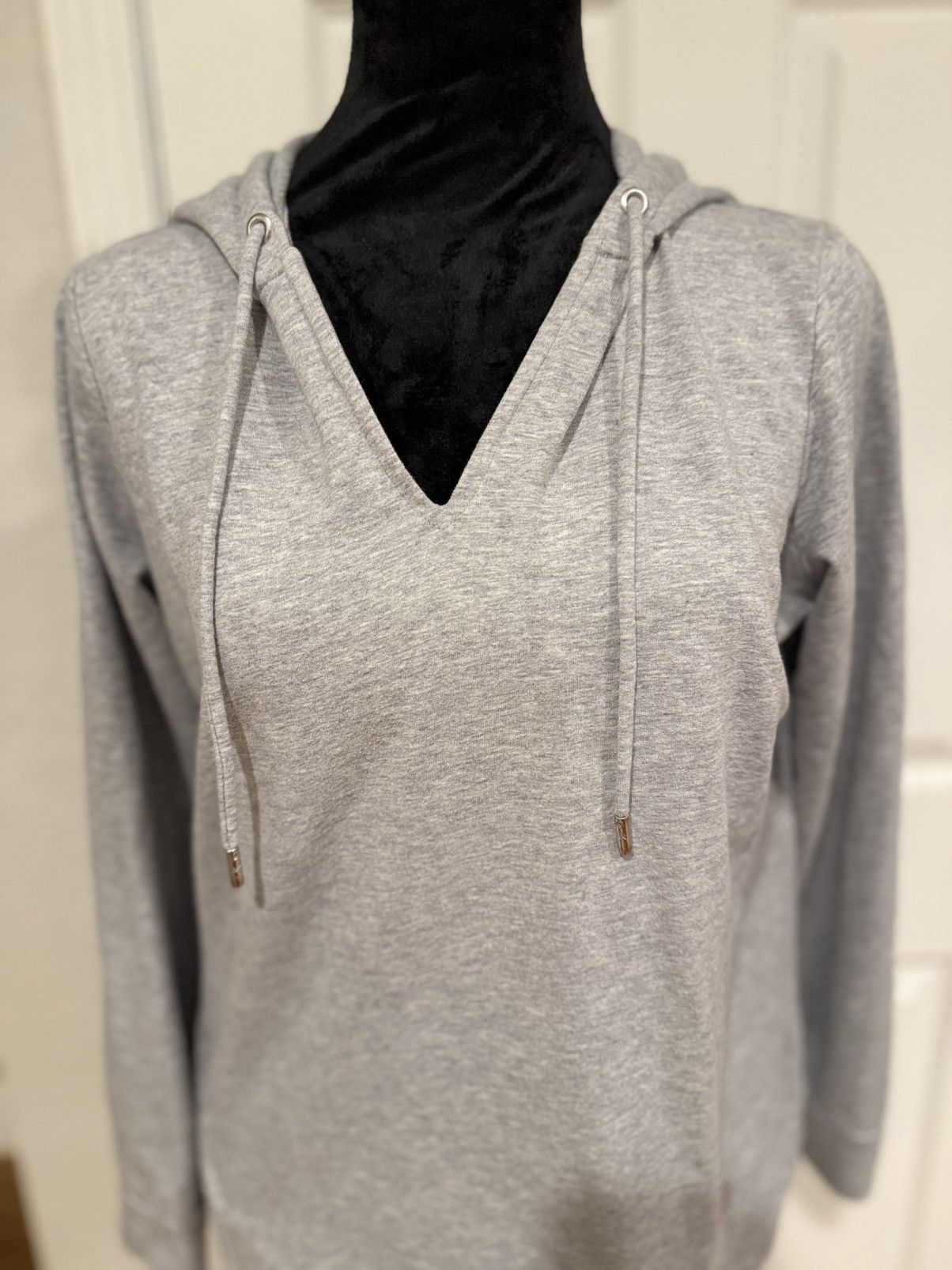 Michael Kors Michael Michael Kors Gray V-Neck Hoodie Layered Hem, Size M Size M / US 6-8 / IT 42-44 - 2 Thumbnail