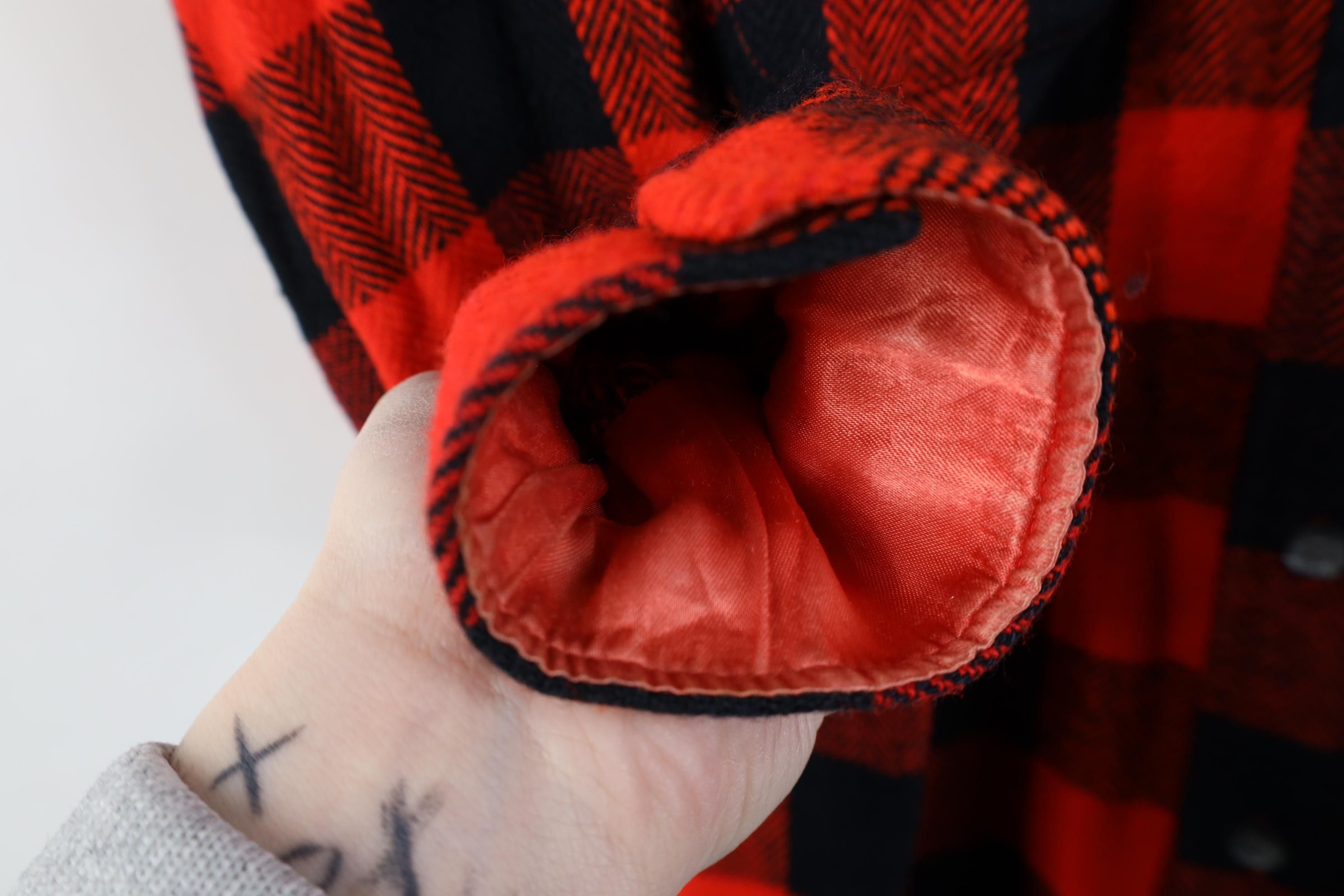 Vintage Vintage 70s Streetwear Plaid Knit Board Button Shirt Red Size US S / EU 44-46 / 1 - 6 Thumbnail