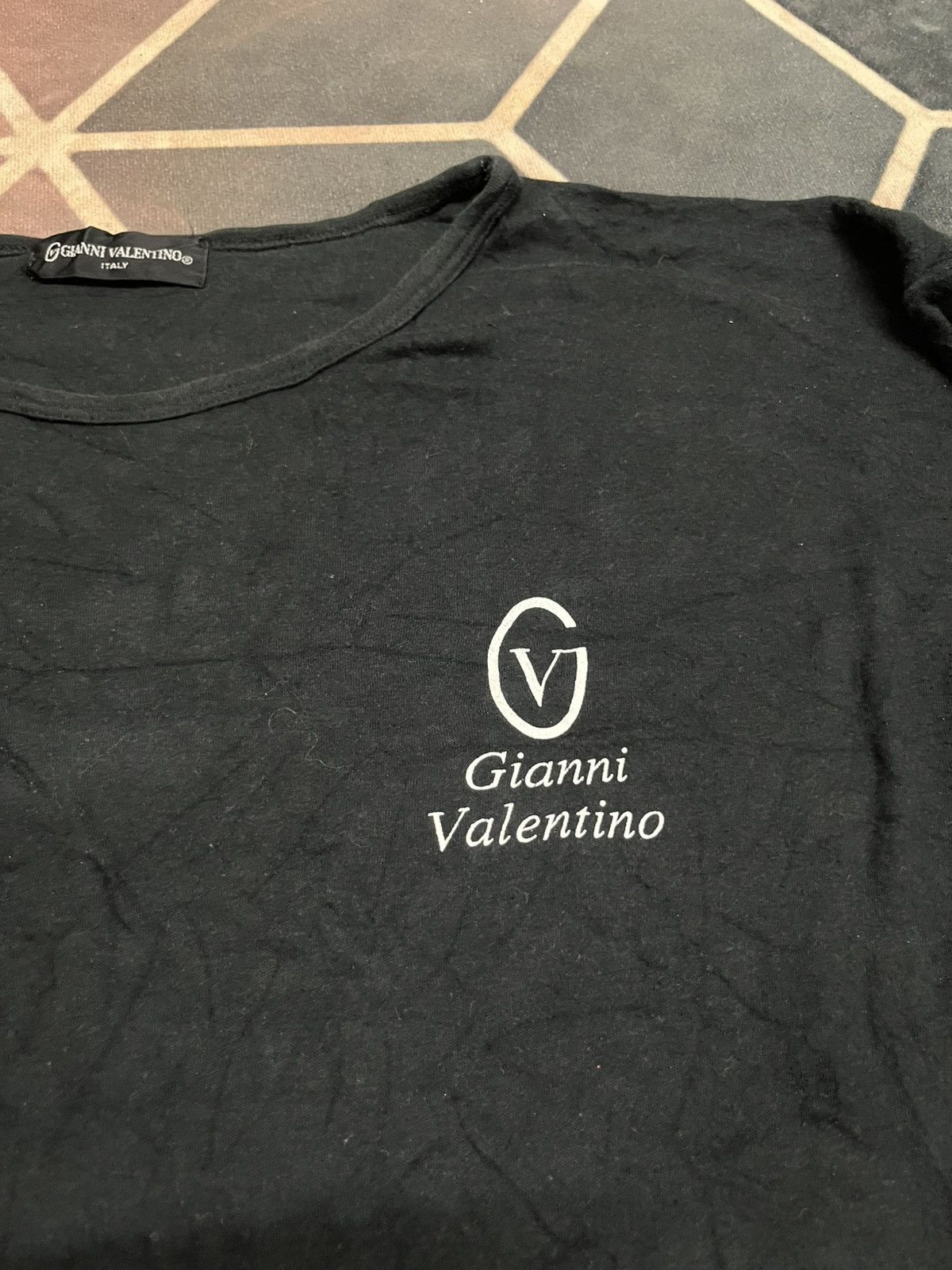Gianni Valentino 💥Pure Black Gianni Valentino VALENTINO 90s Tee Size US XL / EU 56 / 4 - 5 Thumbnail