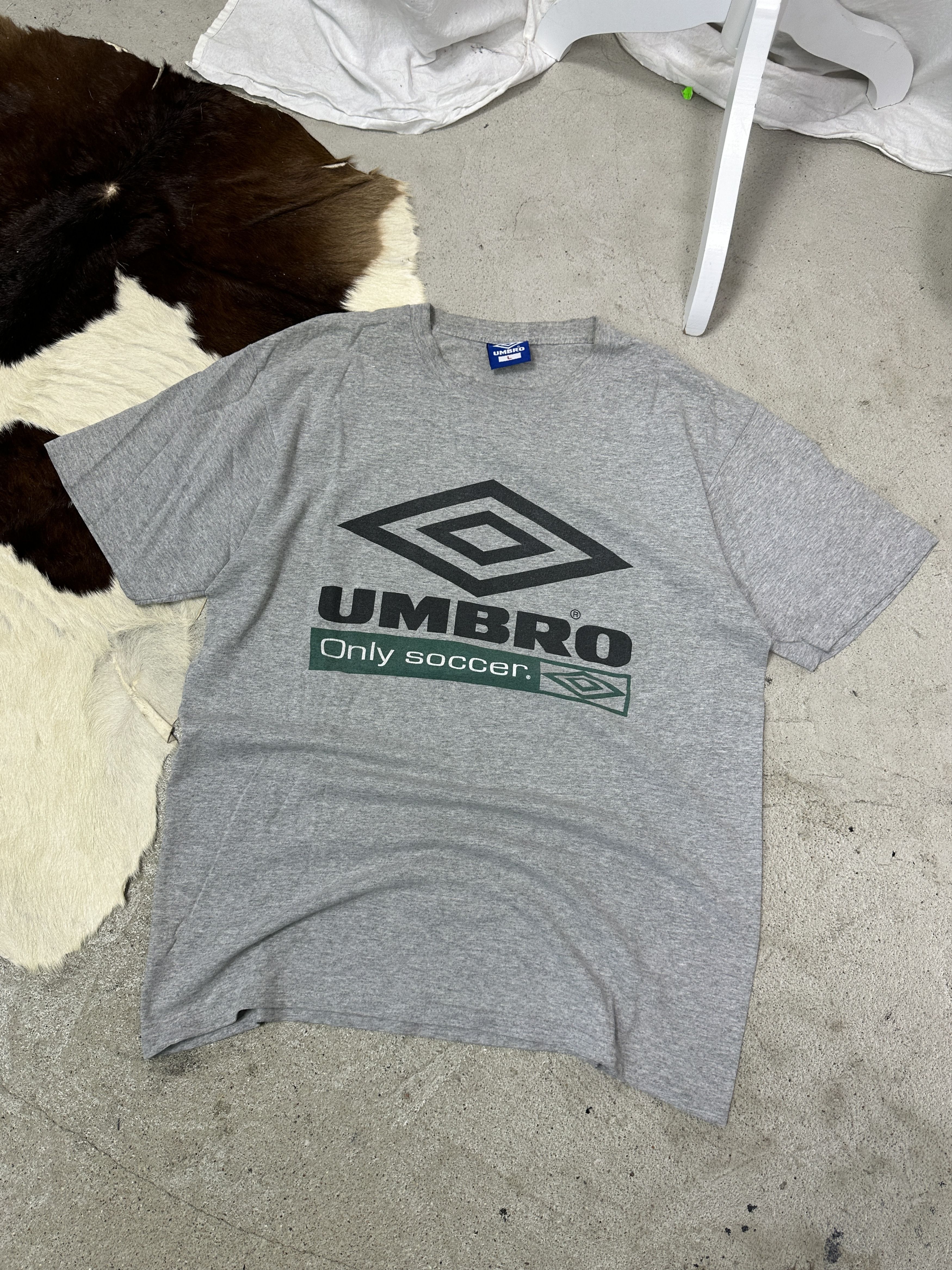 Vintage Vintage Streetwear Old School Sporty Umbro T-shirt 90s Size US L / EU 52-54 / 3 - 1 Thumbnail