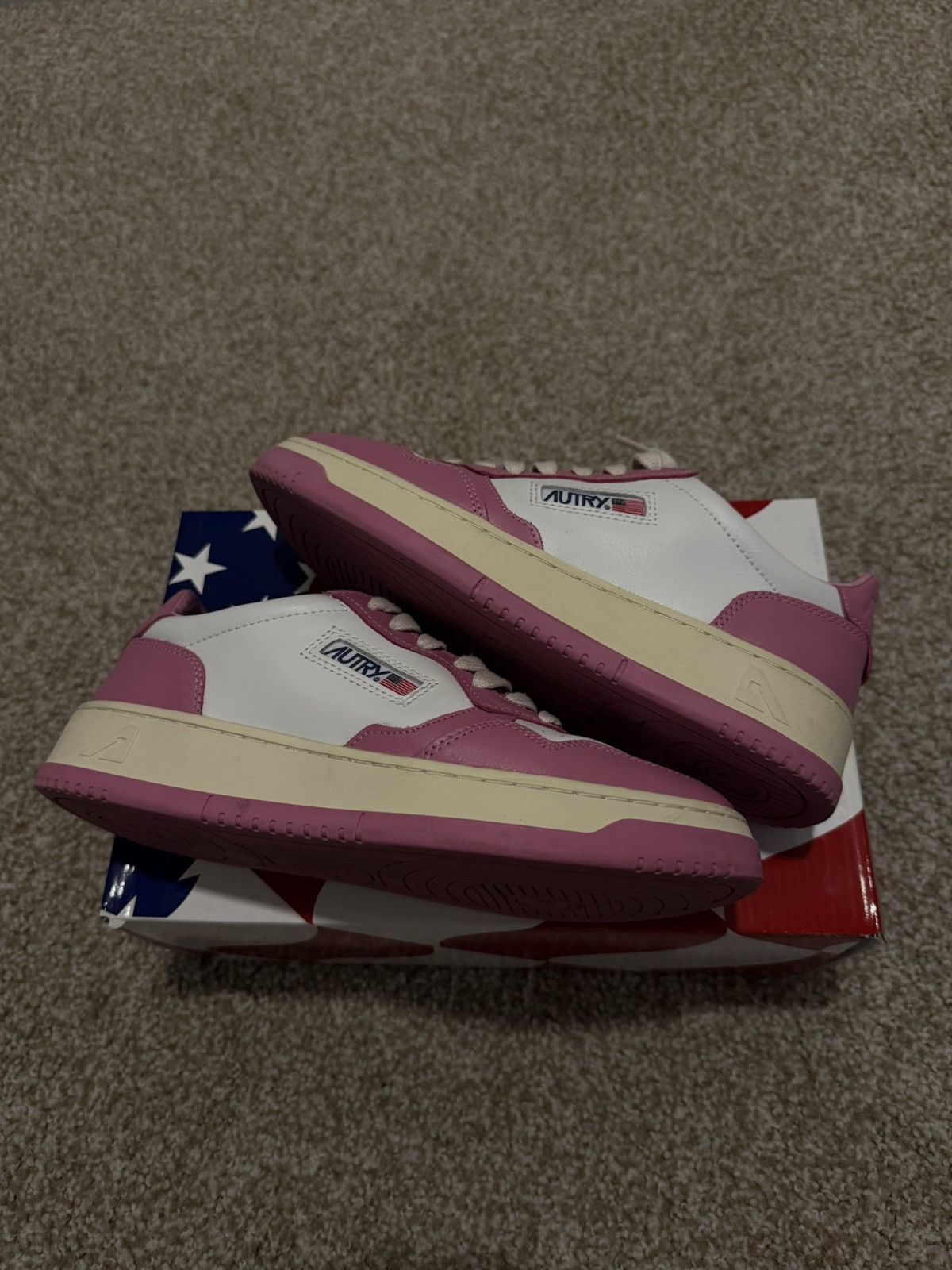 AUTRY Pink Medalist Leather Sneakers Size 39