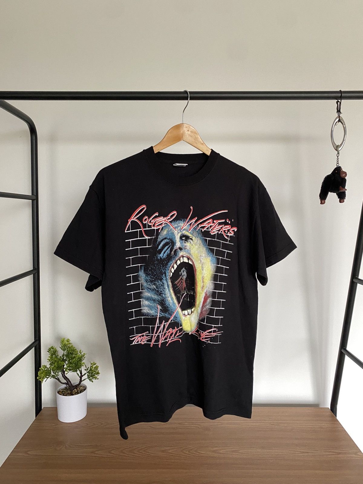 Band Tees Vintage PINK FLOYD Roger Waters 2011 tour Band T Shirt Size US L / EU 52-54 / 3 - 1 Thumbnail