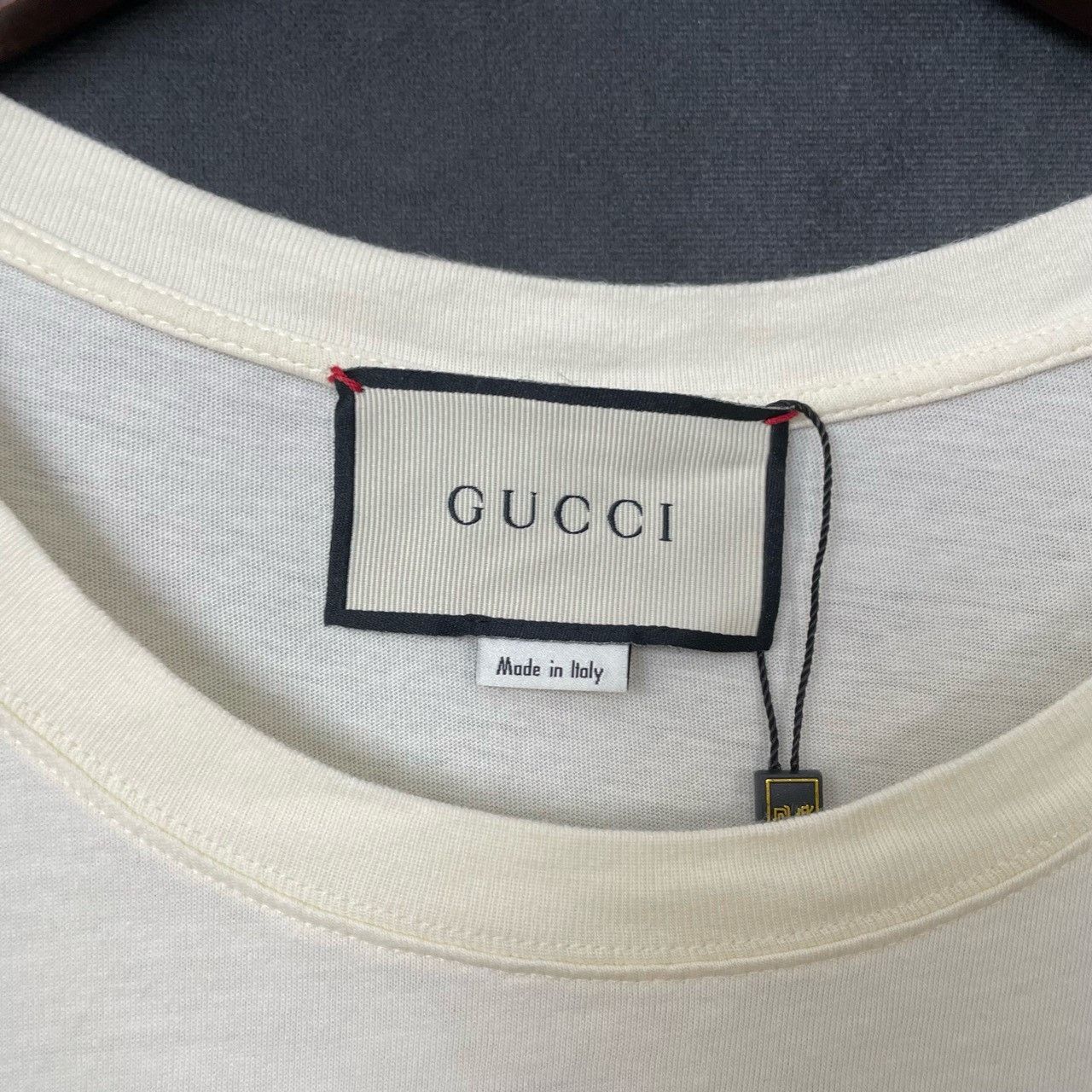 Gucci Gucci White Knight Short Sleeve 2501-Nextarrow Size US S / EU 44-46 / 1 - 3 Thumbnail