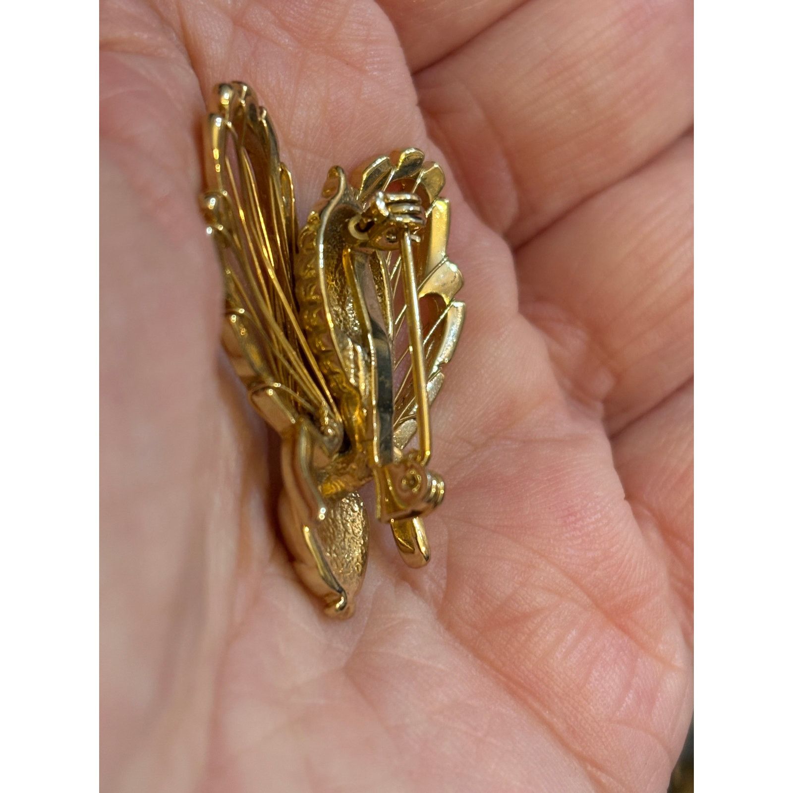 Other Vintage Gold Tone Fly Brooch Openwork Wings Figural Pin Size ONE SIZE - 5 Thumbnail
