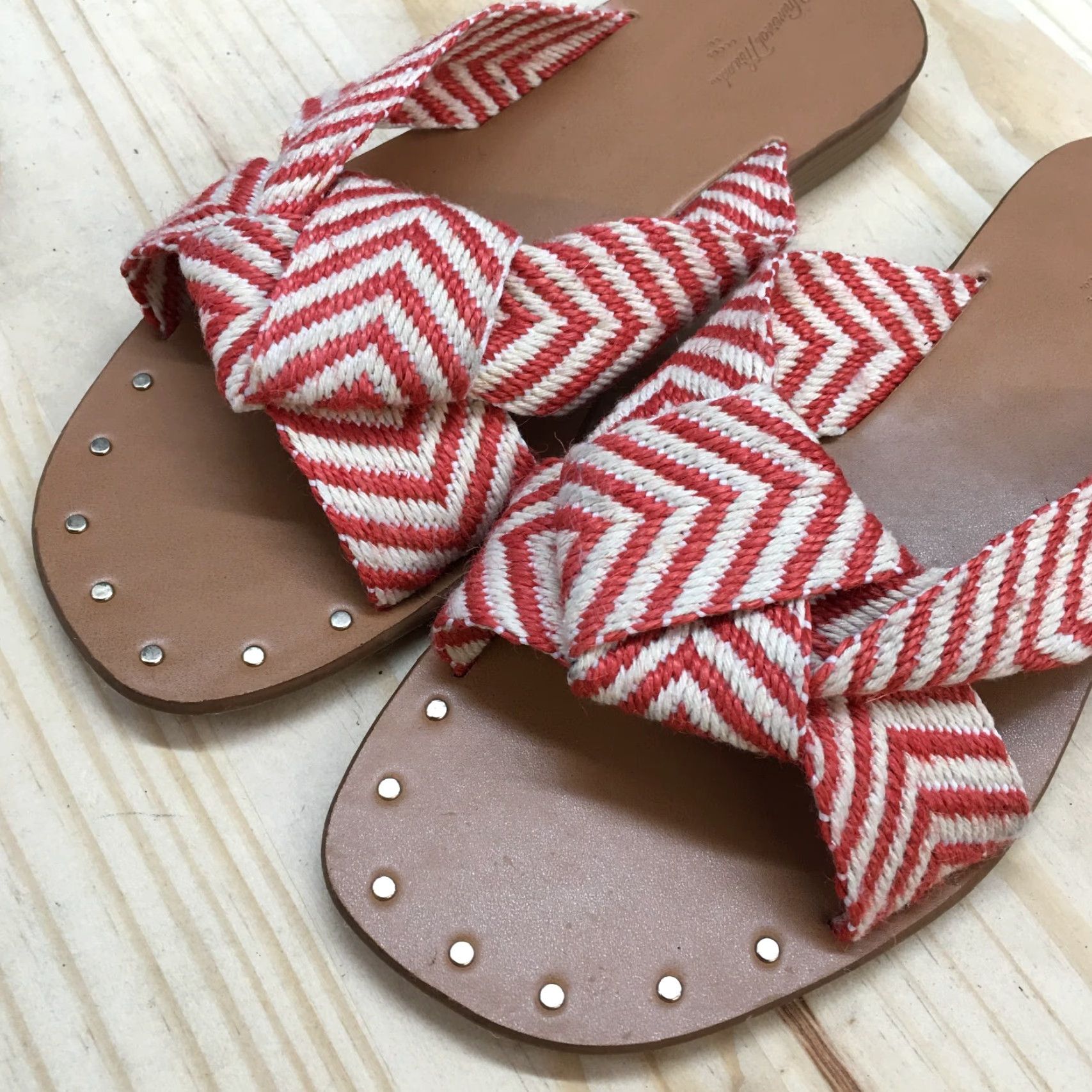 Vintage Universal Thread Sandals Womens 6.5 Chevron Print Knot Slide Flats Red Size US 7 / IT 37 - 4 Thumbnail