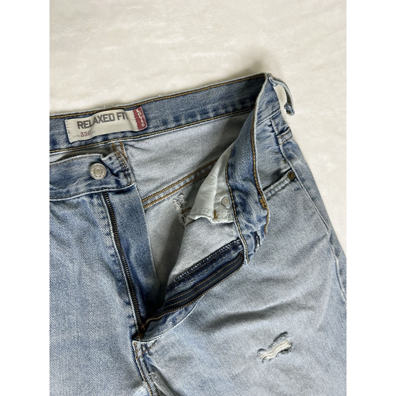 Levi's Vintage Levi’s 550 Blue Denim Jeans Size 33x29 Light Wash Di Size US 33 - 5 Thumbnail