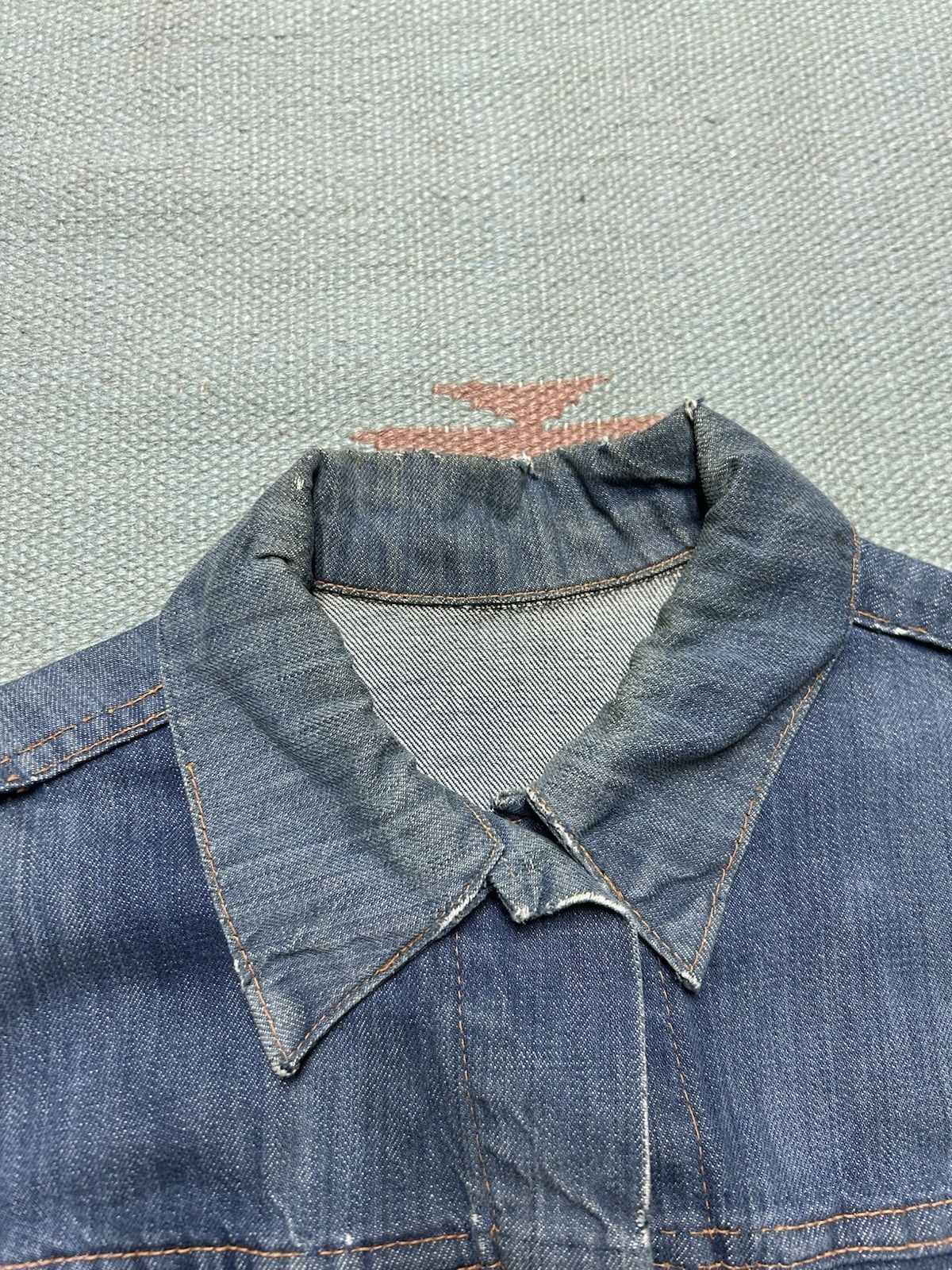 Vintage 70s Levi’s gals denim trucker jacket big E distressed S/M Size S / US 4 / IT 40 - 11 Thumbnail
