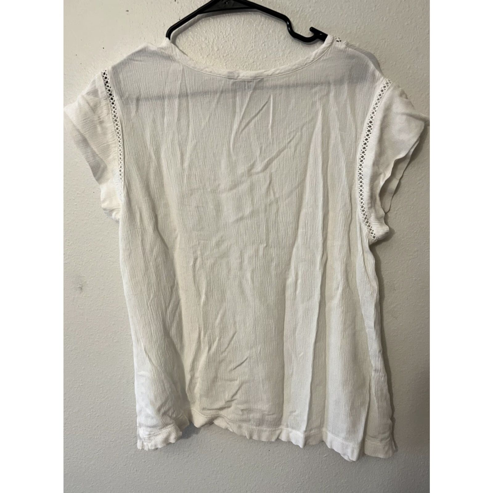 Buffalo David Bitton Buffalo David Bitton Women's M White V-Neck Crochet Lace Cap Sleeve Blouse Shirt Bohemian Basic All Seasons Collarless Lightweight Womens Size ONE SIZE - 2 Thumbnail