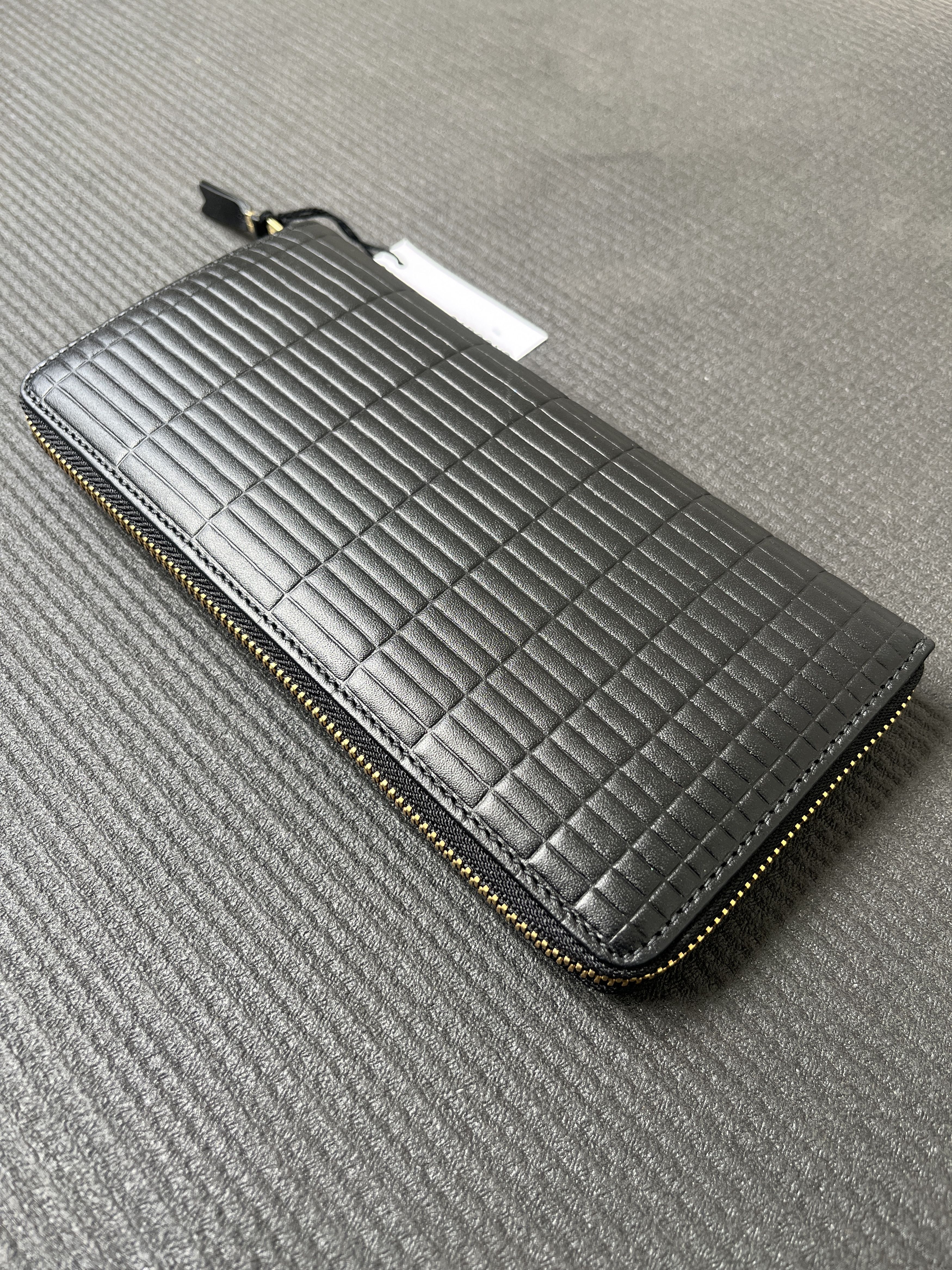 Comme des Garcons Comme des Garcons Embossed Grid Zip Long Wallet Size ONE SIZE - 2 Thumbnail