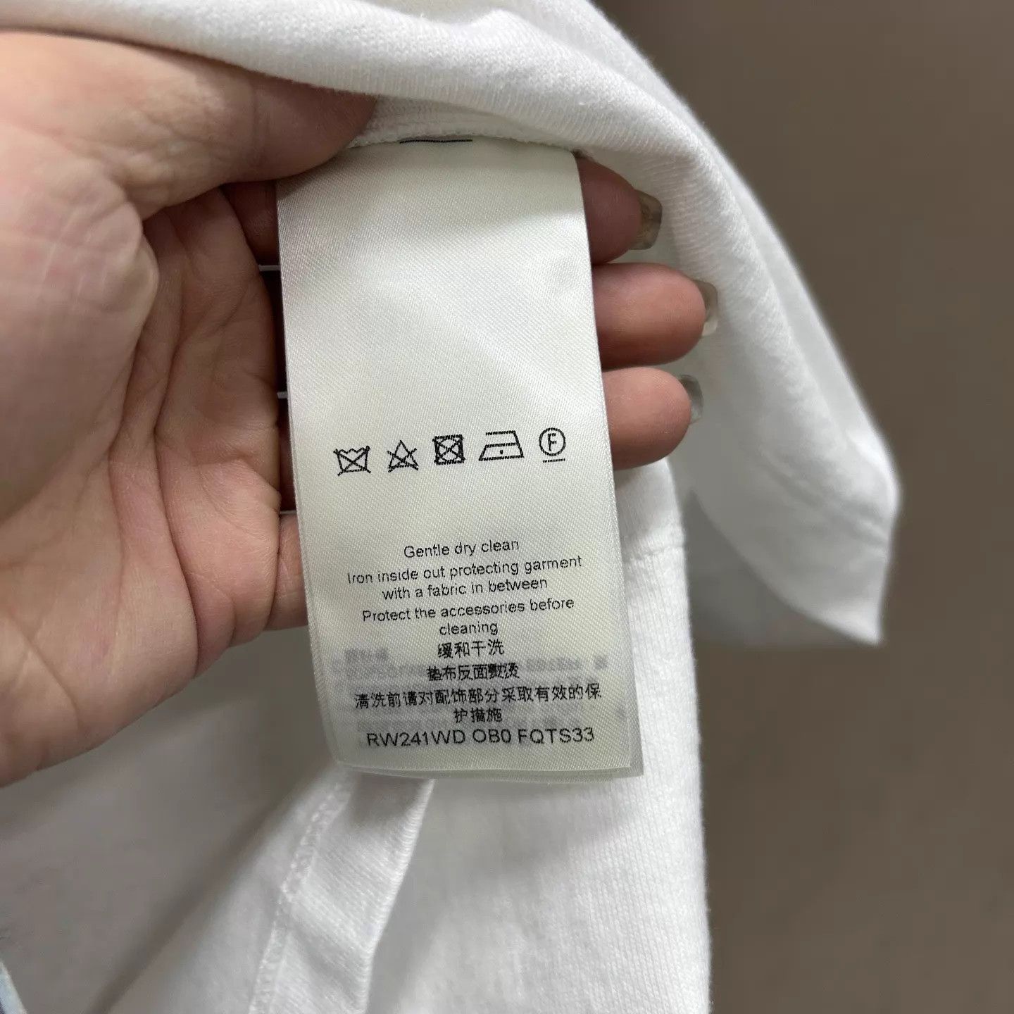 Louis Vuitton LV Year of Dragon Logo Embroidery Chain T-Shirt M Size M / US 6-8 / IT 42-44 - 4 Thumbnail