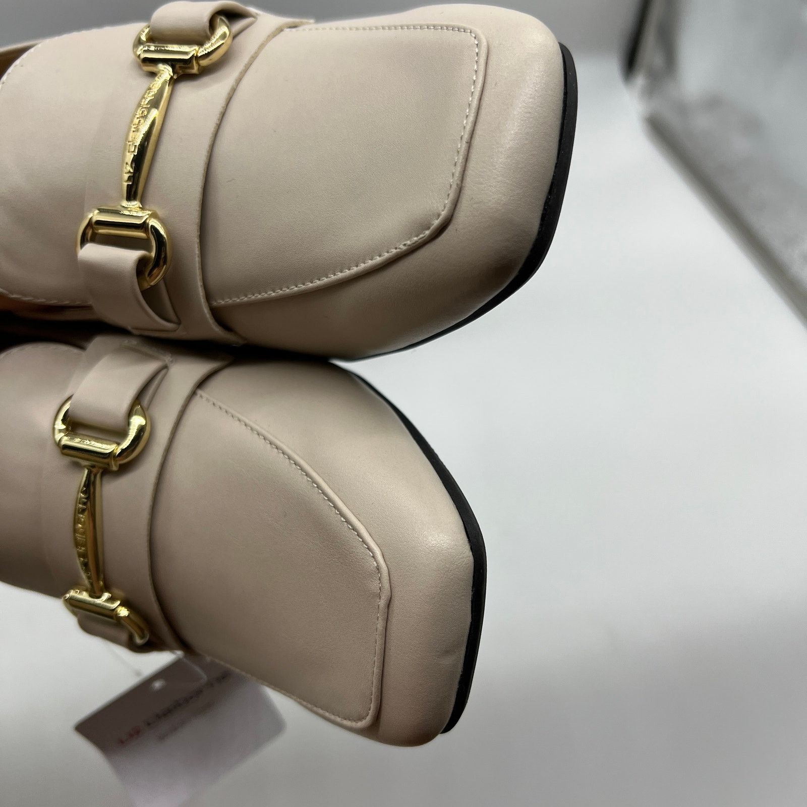 Other Liz Claiborne Morris Faux Leather Cream Heels Size 8.5M Size US 8.5 / IT 38.5 - 8 Thumbnail