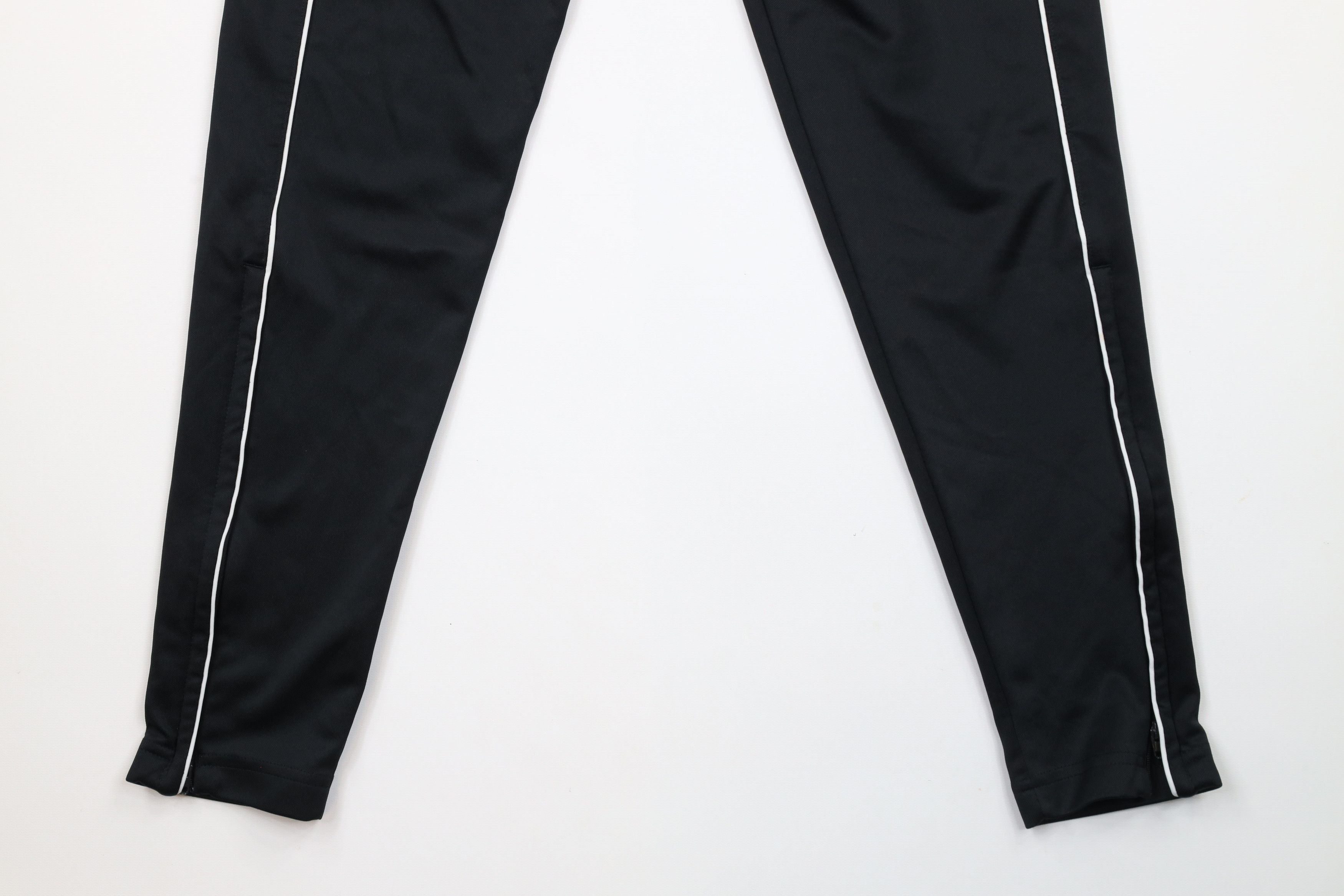 Adidas × Vintage Vintage Adidas Tapered Leg Warm Up Soccer Pants Black Size US 34 / EU 50 - 4 Thumbnail