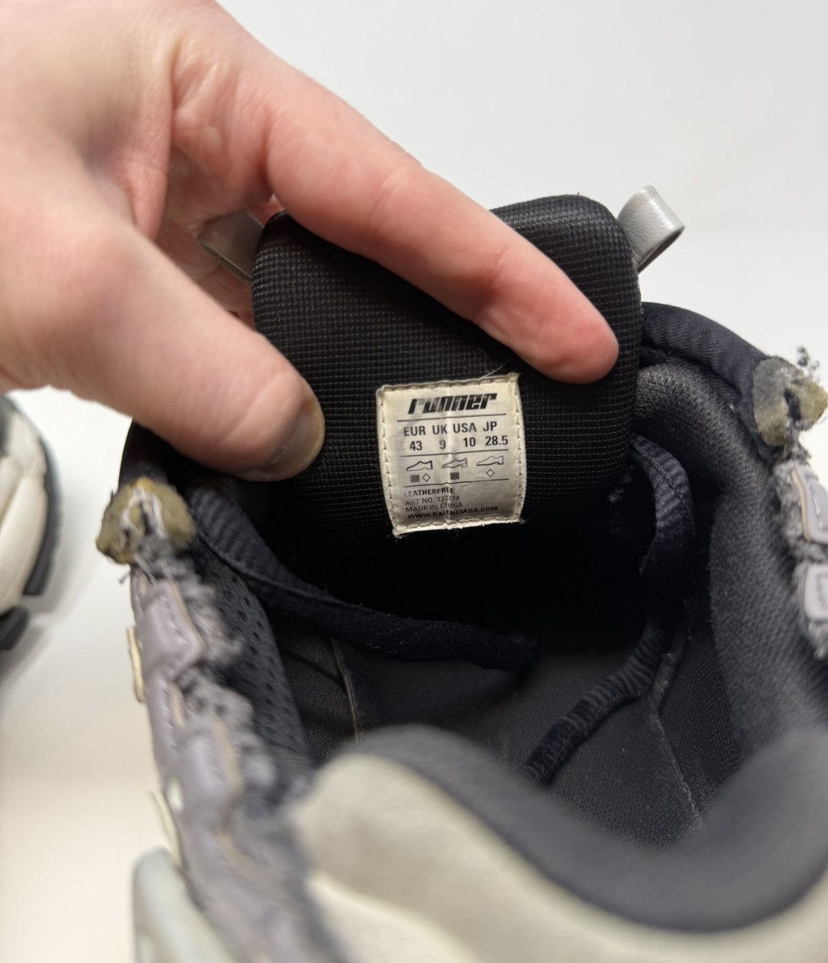 Balenciaga Balenciaga Runner Sneaker Grey/Yellow Size US 10 / EU 43 - 7 Thumbnail