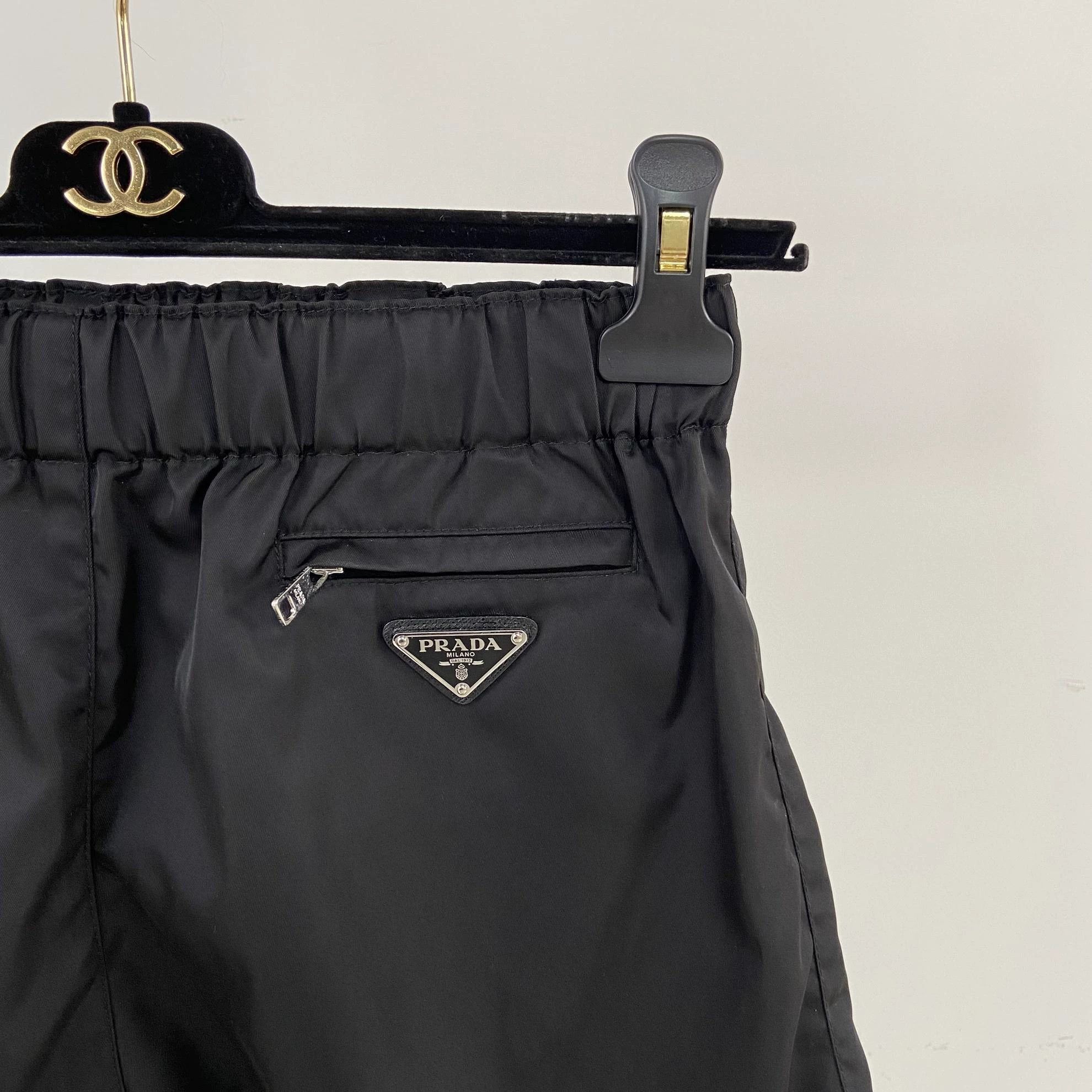 Prada Prada Triangle Logo Black Shorts 36 Size 25" / US 0 / IT 36 - 3 Thumbnail