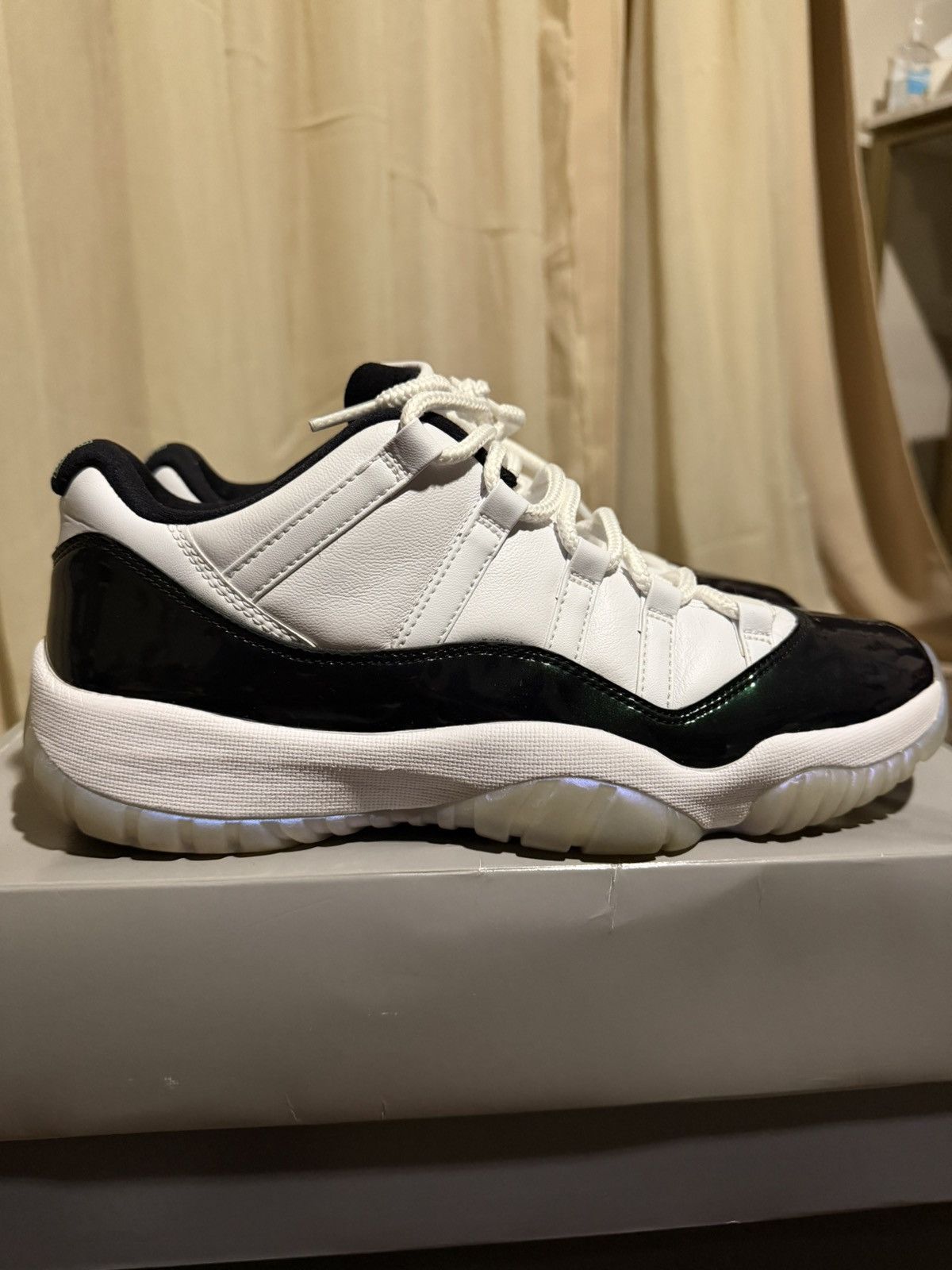 Jordan Brand Jordan 11 low Emerald Green (Size 11.5) Size US 11.5 / EU 44-45 - 7 Thumbnail