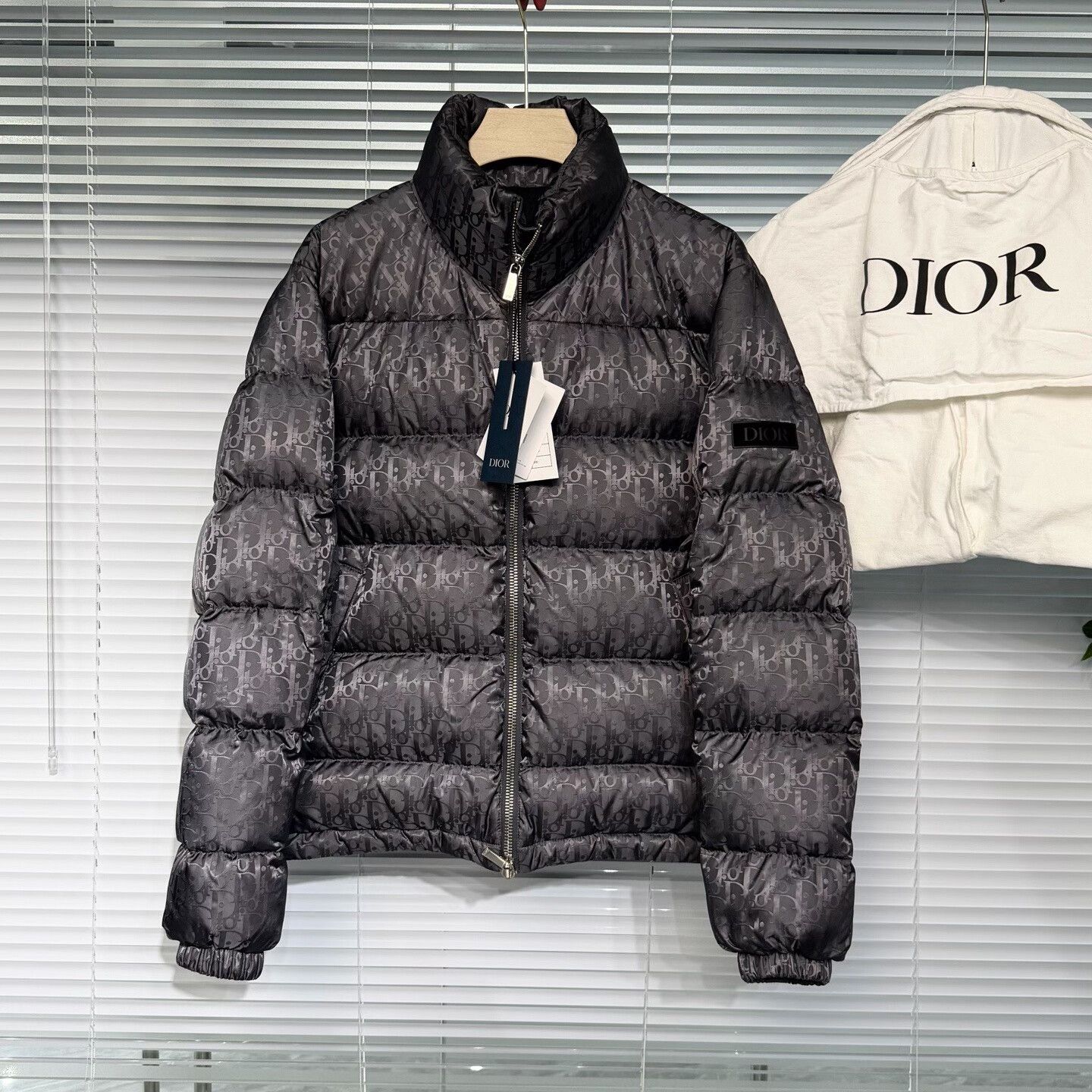 Dior dior gray puffer jacket size 46 Size US L / EU 52-54 / 3 - 1 Thumbnail
