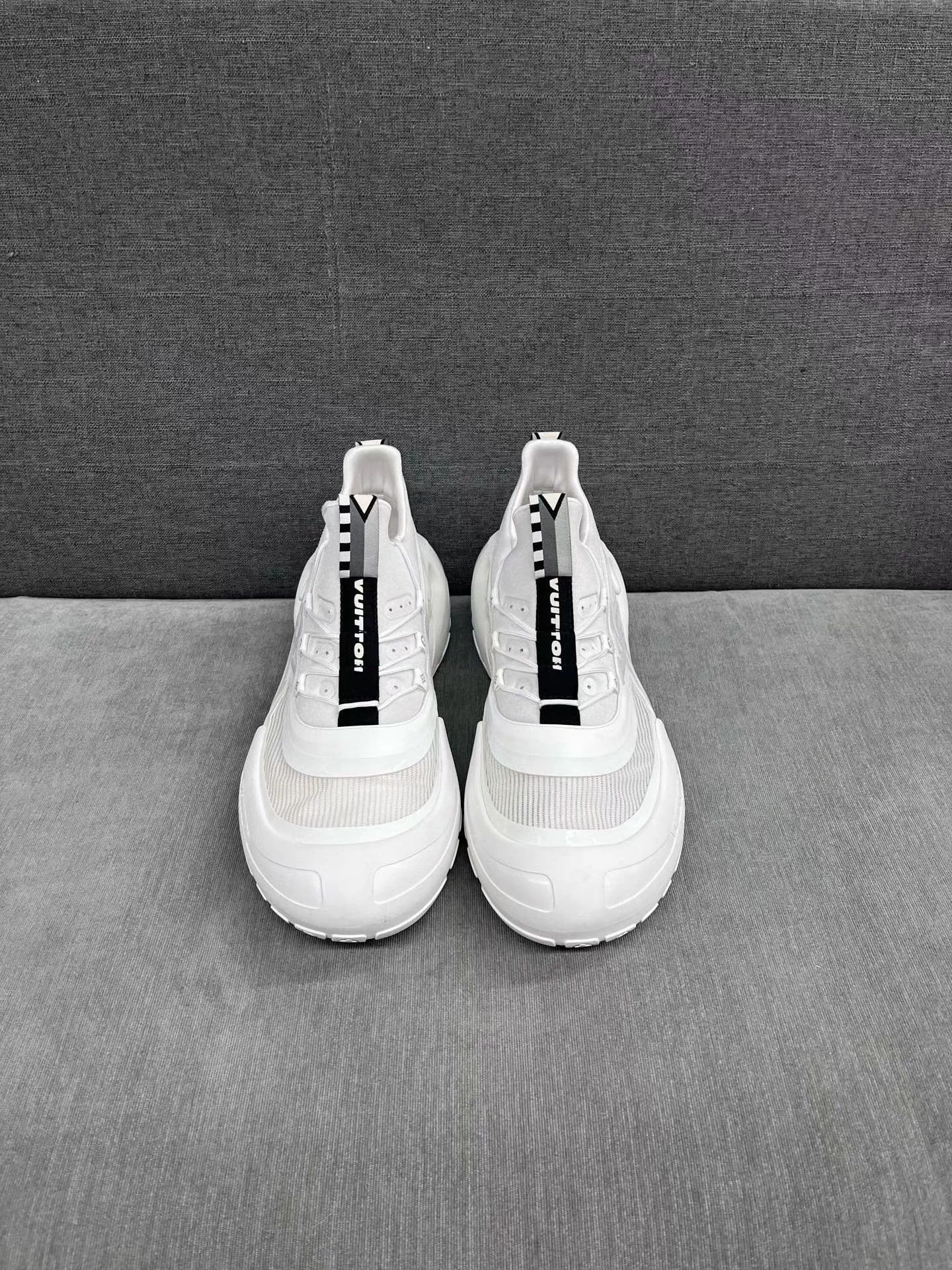 Louis Vuitton LOUIS VUITTON AC Round Toe Low Top Sneakers US9 99N Size US 9 / EU 42 - 2 Thumbnail