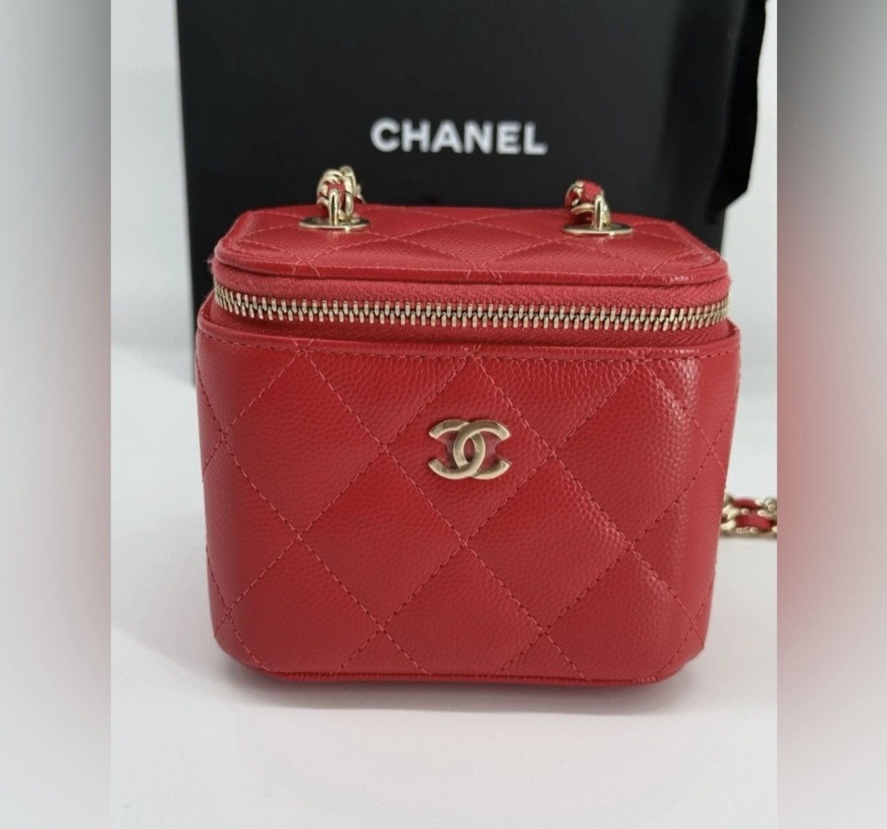 Chanel CHANEL Caviar Quilted Mini Vanity Case With Chain Red Size ONE SIZE - 1 Thumbnail