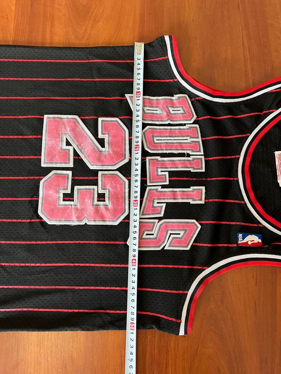NBA 1097/98 CHICAGO BULLS #23 JORDAN MITCHELL&NESS RARE JERSEY Size US S / EU 44-46 / 1 - 13 Thumbnail