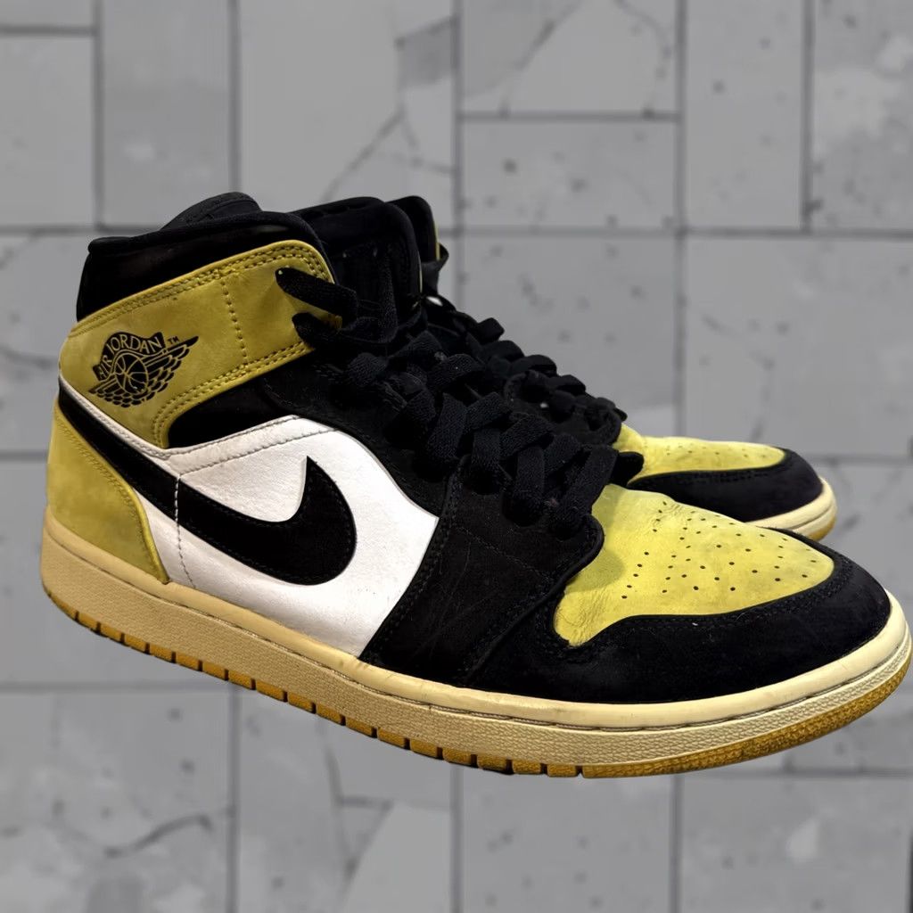 Jordan Brand Air Jordan 1 High OG Yellow Ochre Size 10 Mens Sneakers DZ5485-701 Size US 10 / EU 43 - 1 Thumbnail