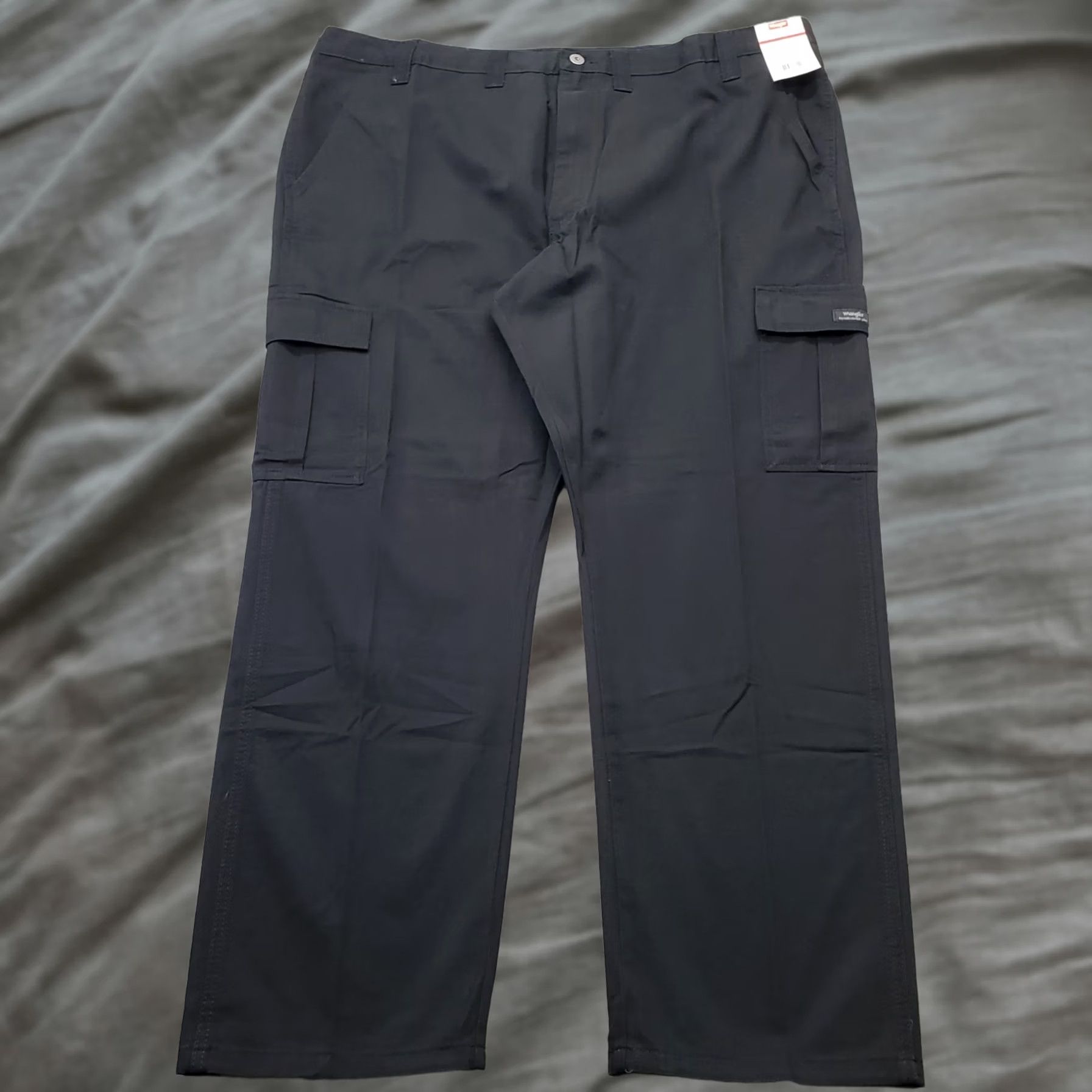 Wrangler Wrangler Mens Cargo Pants 44x30 Black Twill Relaxed Pocket Cargo Pocket 70LEWBL - 100% Cotton, Button, Zipper, Straight, Size 44, NWT Size US 44 / EU 60 - 1 Thumbnail