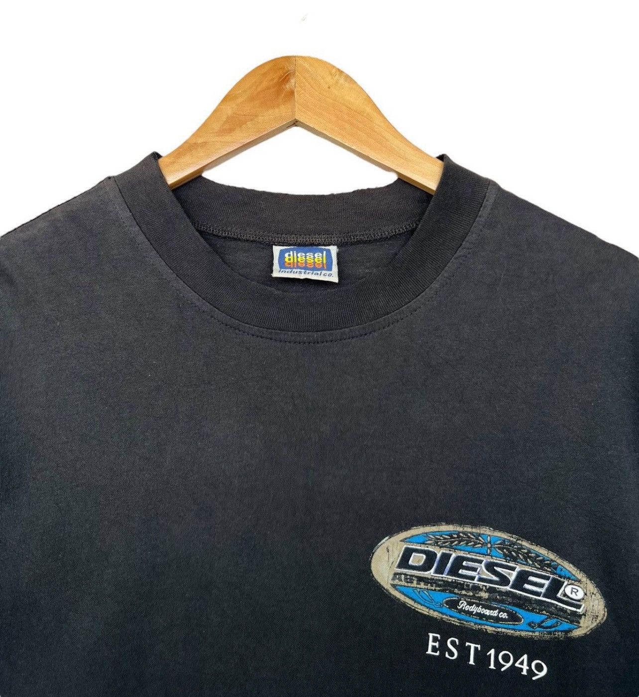 Vintage Vintage 90s Diesel Industrial Logo Sunfaded Black Tees Size US L / EU 52-54 / 3 - 4 Thumbnail