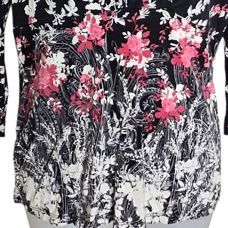 Ann Taylor Ann Taylor Floral Top Medium Surplice Neckline 3/4 Sleeves Size M / US 6-8 / IT 42-44 - 3 Thumbnail