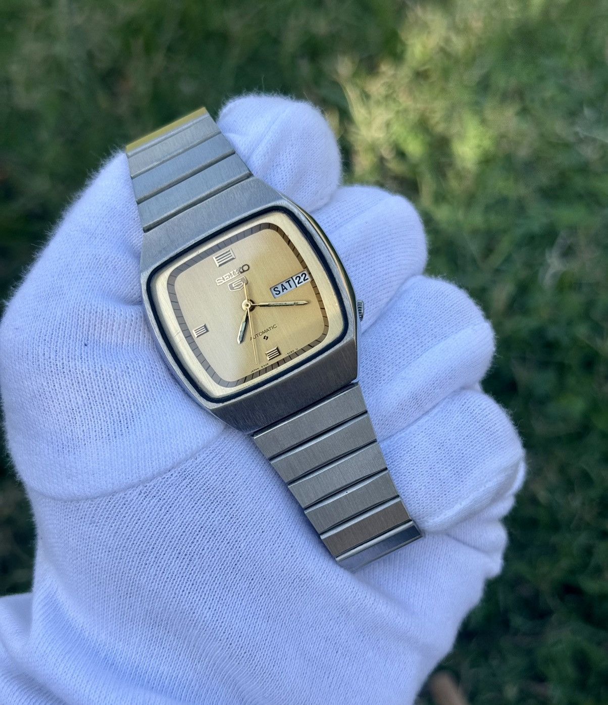 Seiko Vintage Seiko 5 Automatic japan Watch: golden Dial, TV Case Size 36 - 7 Thumbnail