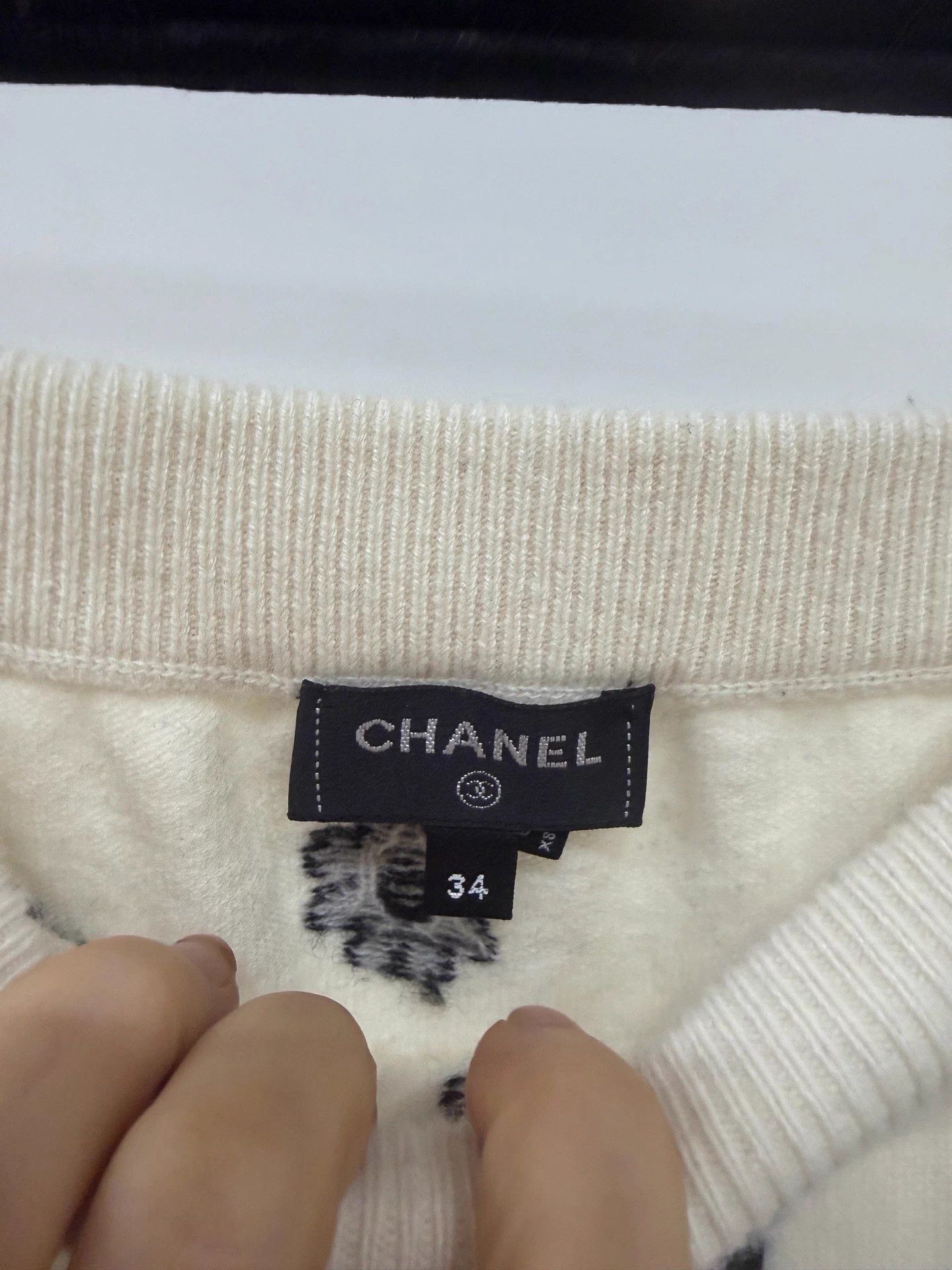 Chanel Chanel22P White Daisy Cashmere Skirt FR34 MINT Size 25" / US 0 / IT 36 - 3 Thumbnail